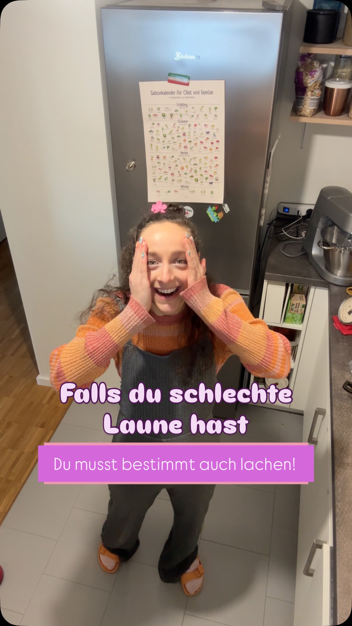 Wenn Videos drehen zur Sporteinheit wird… 👀🤣
Wenn ihr mal schlechte Laune habt kann ich nur empfehlen richtig hoch in die Luft zu springen und dabei irgendwas laut zu rufen! Man fängt sofort an zu lachen… 🤷🏻♀️🤣
War echt eine Herausforderung dabei einen vernünftigen Satz rauszubekommen. 😭
Naja das Rezept zum Video ist schon online mit einem Falafel-Hack fürs schnelle Mittagessen. 🤩🙌🏻