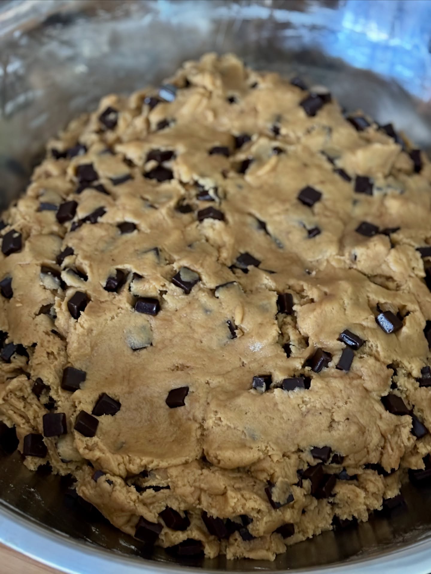 Sundays are for restocks and recipe testing!
On the to-do list this Sunday:
✅ Mixed up 14.5 lbs of chocolate chunk cookie dough for the freezer (y’all are some fiends!)
✅Snagged some FRESH-MILLED FLOUR 👀 from @grist_neo to use in our heritage and ancient grain loaves!
✅ Ube & marshmallow Valentine’s cookie test #2.. last time they turned blue instead of purple LOL
✅ DONUTS 🍩🍩🍩
We hope everyone is having a great Sunday! 🖤 #supportlocalcle #clevelandbaker #clevelandbakery #northeastohiosourdoughcottagebakery