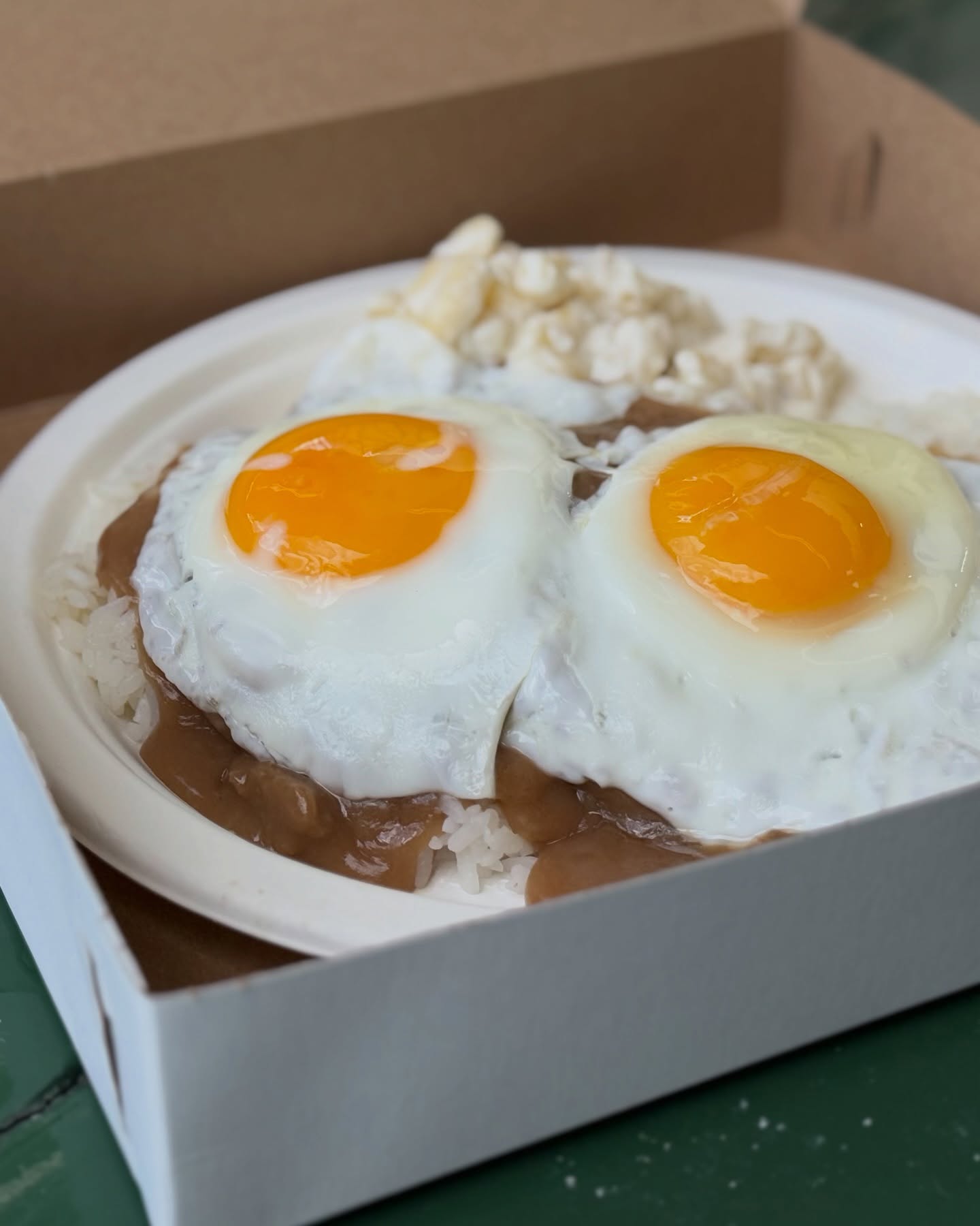 The Sony Open is back in Hawaii! World-class golf, great energy, and fans from all over. Whether youโre heading out to watch the pros or playing a round yourself, make your Saturday even better with a stop at Rainbow Drive-In ๐