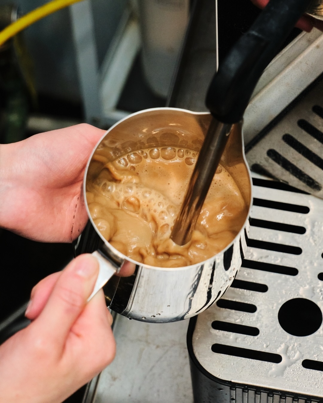 Our hot drinks are steamed fresh to keep you warm and cozy during this cold weather! Ask our staff which drinks are available hot ☕🧣
#no1bobatea #vegasboba #austintxlocal #hotdrinks