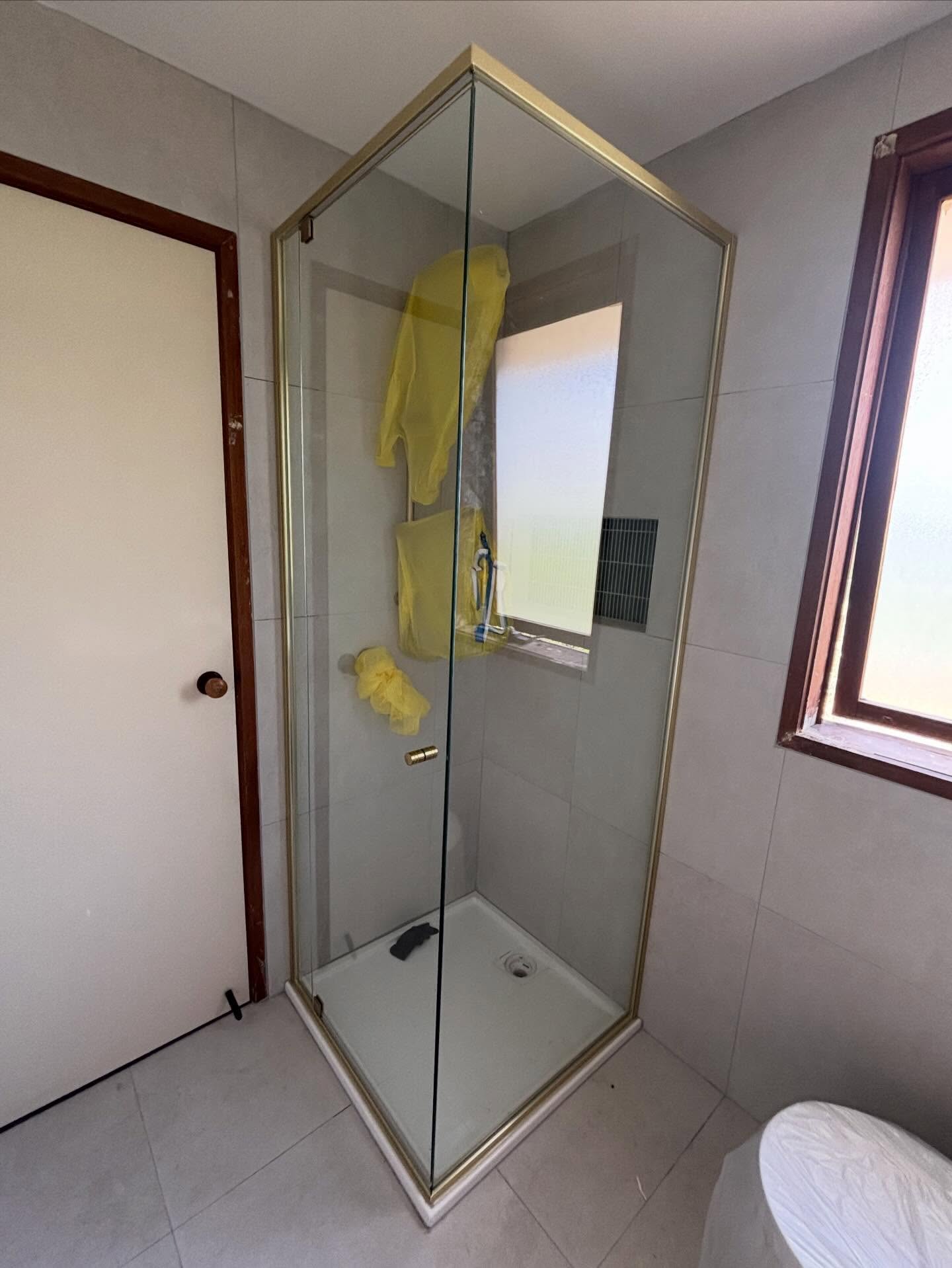 Custom semi-frameless brushed gold screen completed in Oakleigh South.