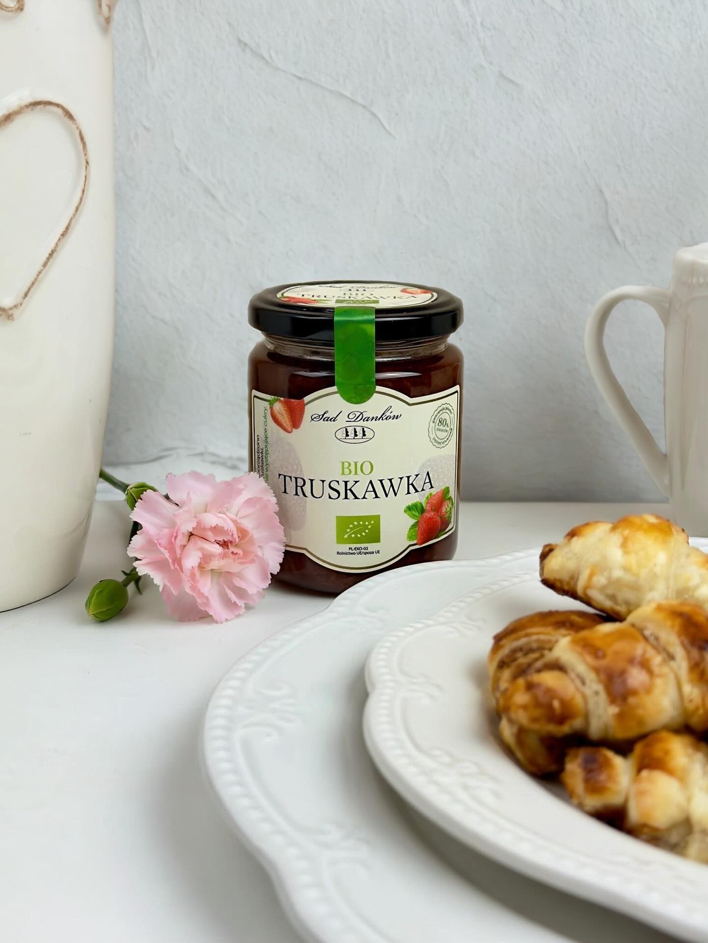 Poranek, który smakuje jak lato 🍓☀️
Bio truskawka z Sadu Danków, chrupiące rogale i chwila tylko dla siebie.
Bez pośpiechu. Bez kompromisów. Z natury pysznie.
Bo najlepsze śniadania zaczynają się od dobrego dżemu 💚
#bio #eko #natural #food #bezcukru