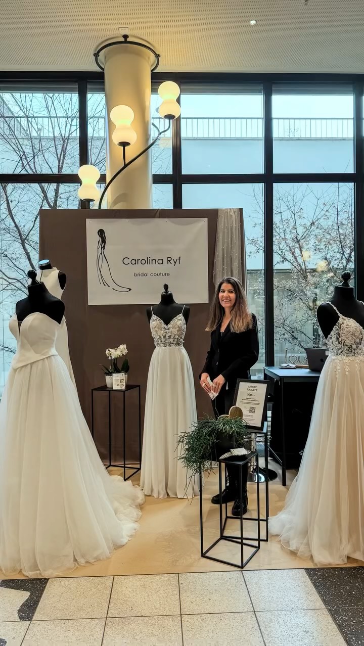 Vielen Dank für euren Besuch an der JOSY Hochzeitsmesse 2026 in Zürich! 🤍
Ich freue mich bereits darauf, euch in meiner Boutique zu begrüssen und auf dem Weg zum Traumkleid zu begleiten. - Carolina
#brautkleid #josy #bride #weddingdress #carolinaryf