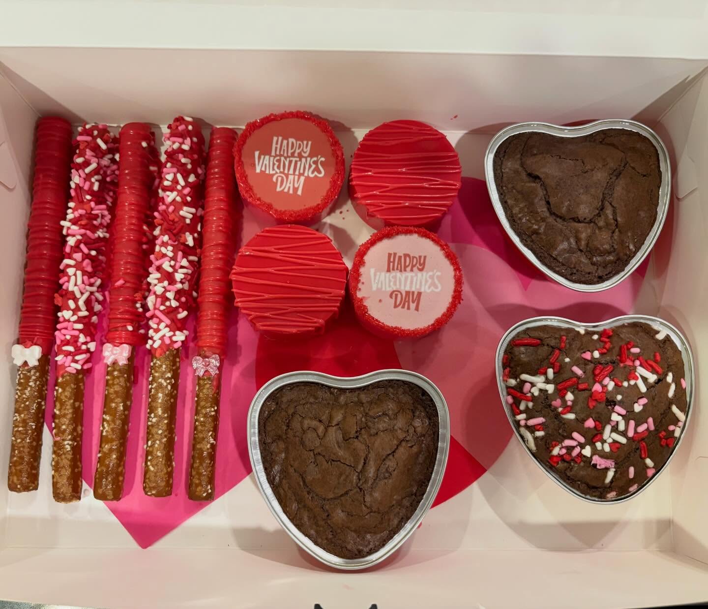 Valentine’s day menus is now available at eliseskitchen.com💘