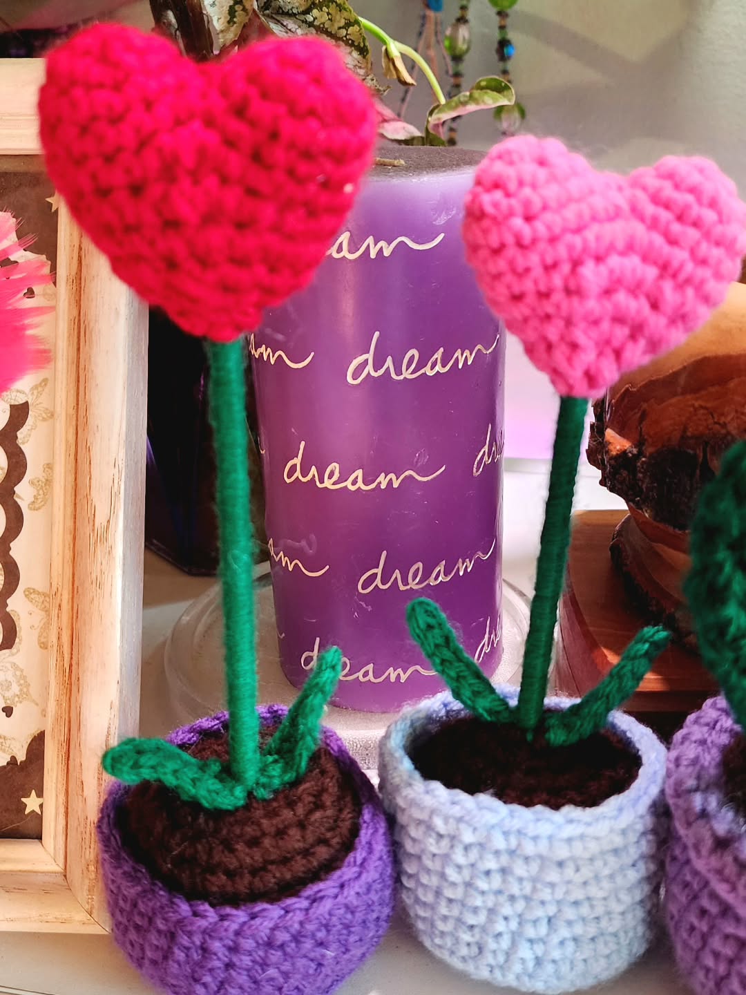 Getting some crochet pieces ready for valentine's day. Come see me at @loose_ends_brewing in 1/31 from 11am-2:30pm to get a unique gift that'll last ages for your valentine 💝