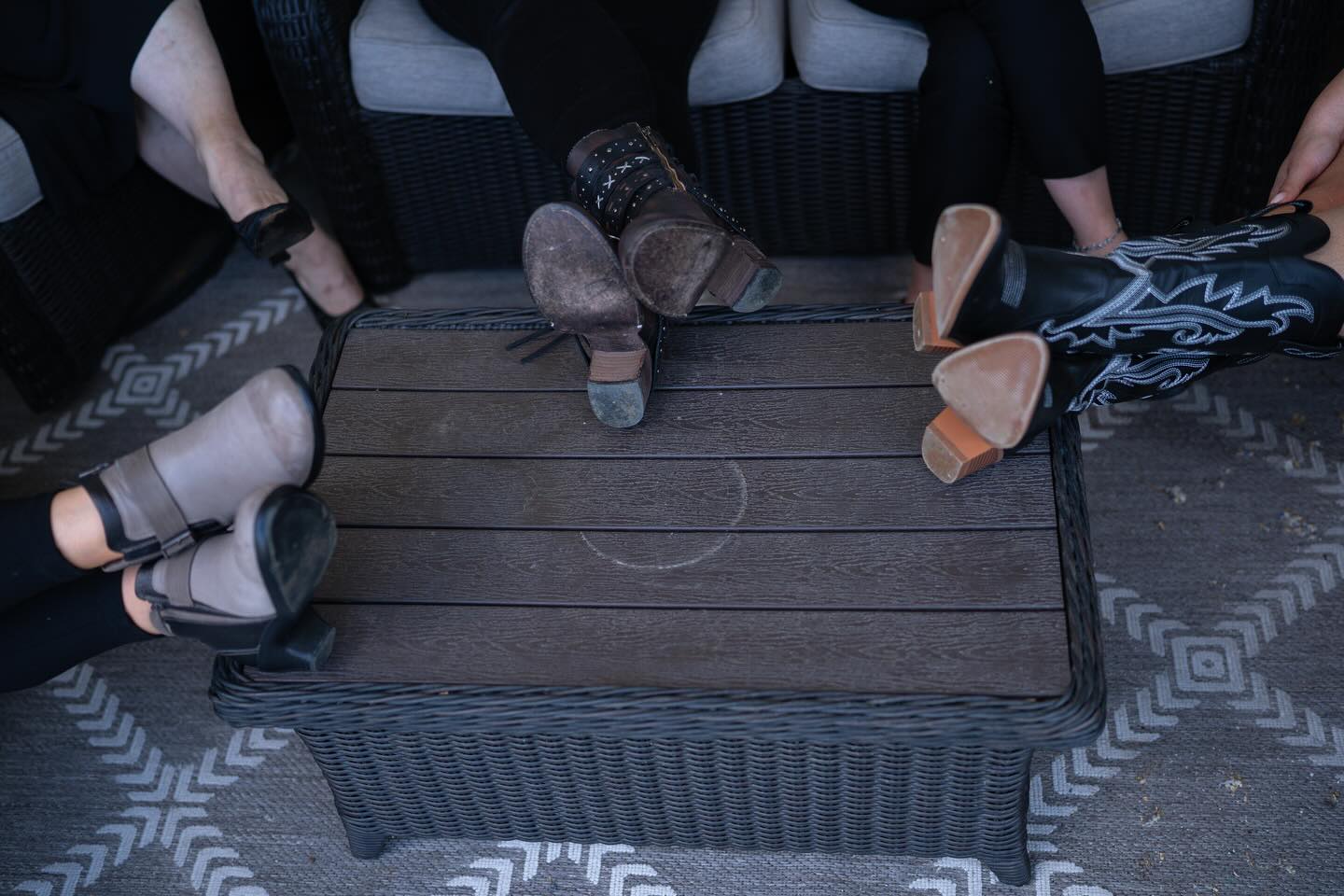 Come hang with the @ritzzsalon and get all your beauty needs taken care of!
.
.
.
#hair #skincare #waxing #nails #billingsmt