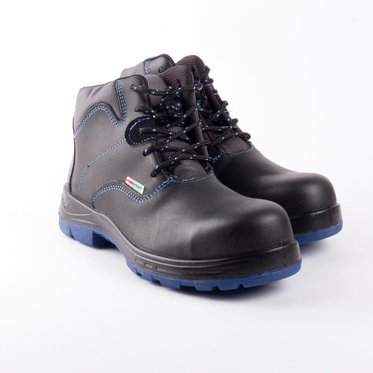 Botas dieléctricas tipo Borceguí.
Bota dieléctrica tipo Borceguí es ideal para operarios que tengan contacto con equipos eléctricos como parte de sus funciones básicas. Fabricado en inyección directa al corte de PU con patín de Hule-Tetrapolímeros, con casquillo NO metálico.
#botadeseguridad #epp #botadielectrica #botas #calzado #calzadoindustrial #calzadodielectrico #dielectricboots #boots #safetyequipment