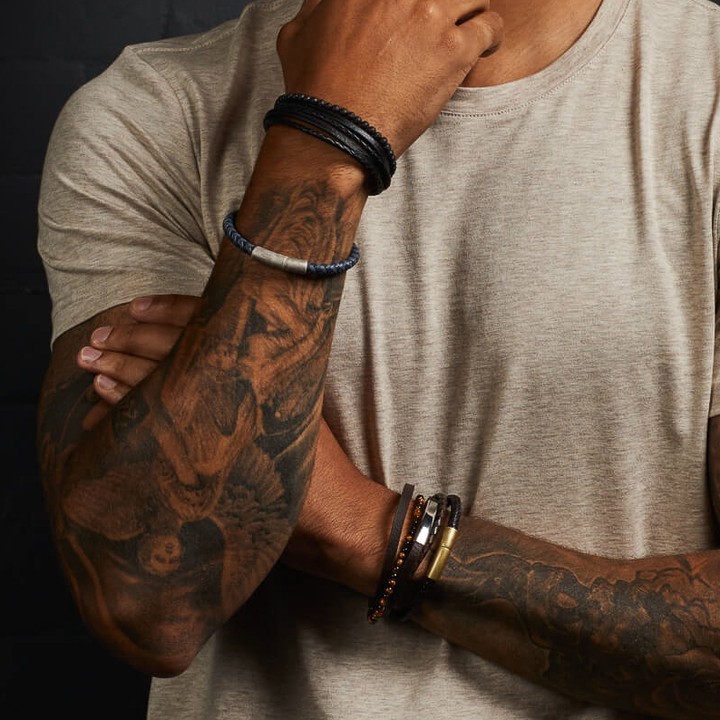 Have you shopped our sustainable Reborn collection yet? 🔥
Choose from SIX stylish designs all made using recycled leather! ♻️
#FredBennett #RecycledLeather #SustainableFashion #MensStyle #MensFashion #MasculineJewellery