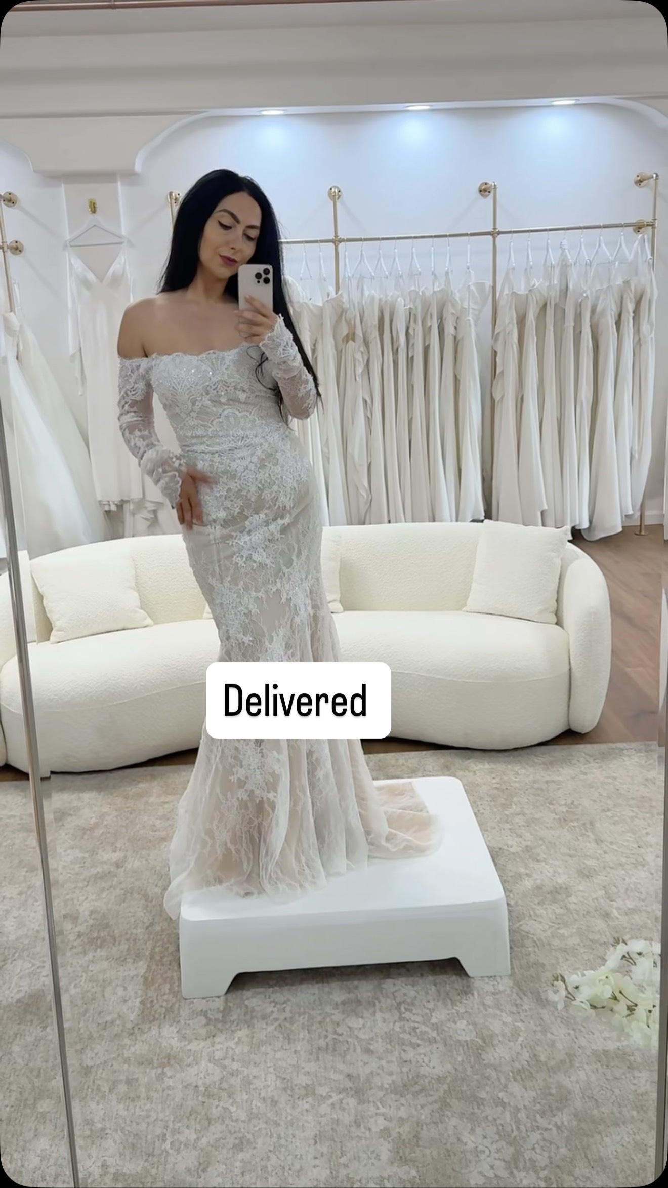 1 out of 10 brides still asks for the Hailey Bieber look and honestly I get it 🤍
.
.
#marehcouturebridal #marehcouturebrides #bridalfashion #haileybieber #sayyestothedress