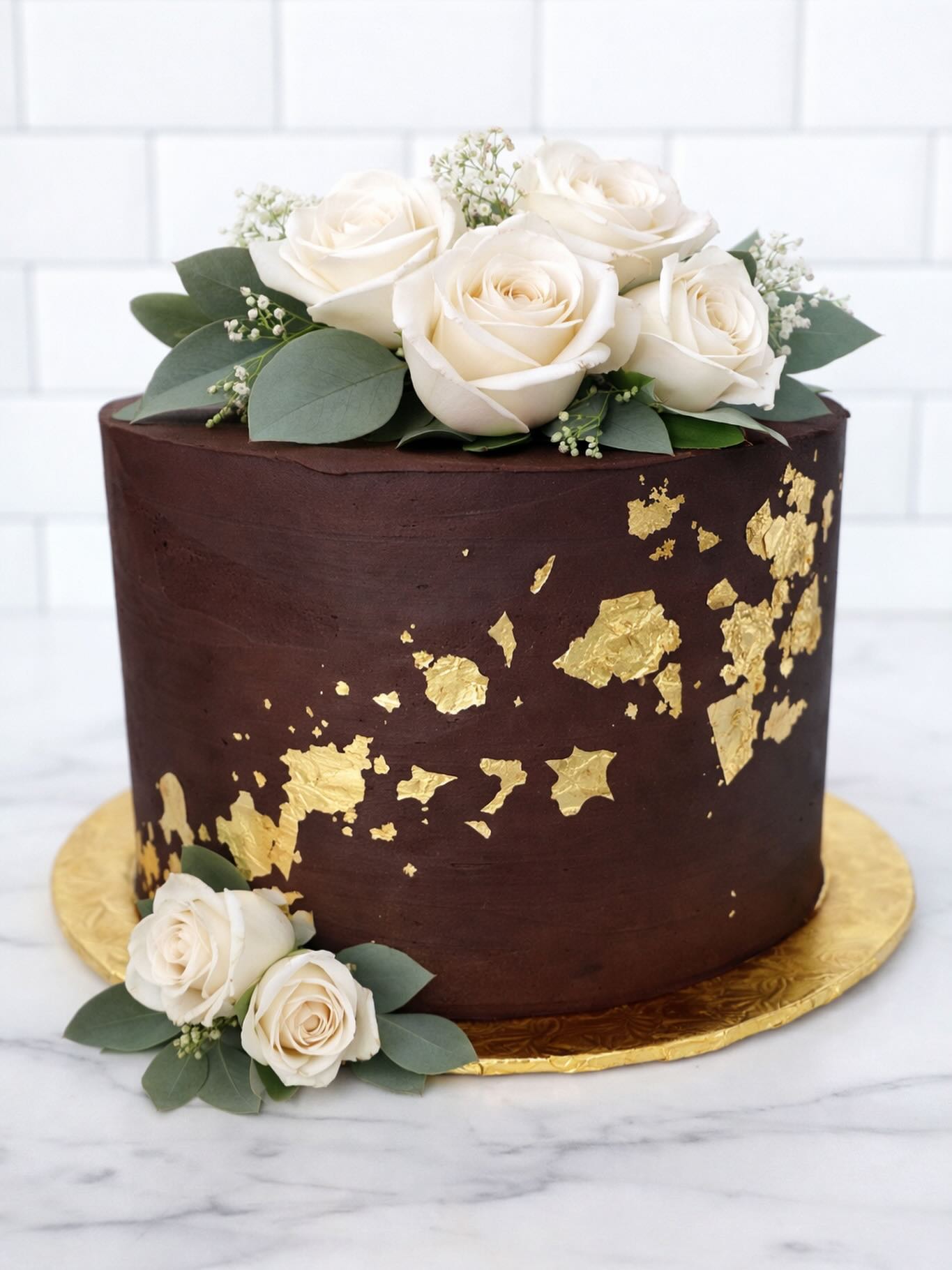 Chocolate wedding cake?
…done. 🤎✨
•
•
Gluten-free chocolate wedding cake with buttercream frosting
•
•
#mkewedding #mkebride #weddingcake #glutenfreebaker #mkeeats