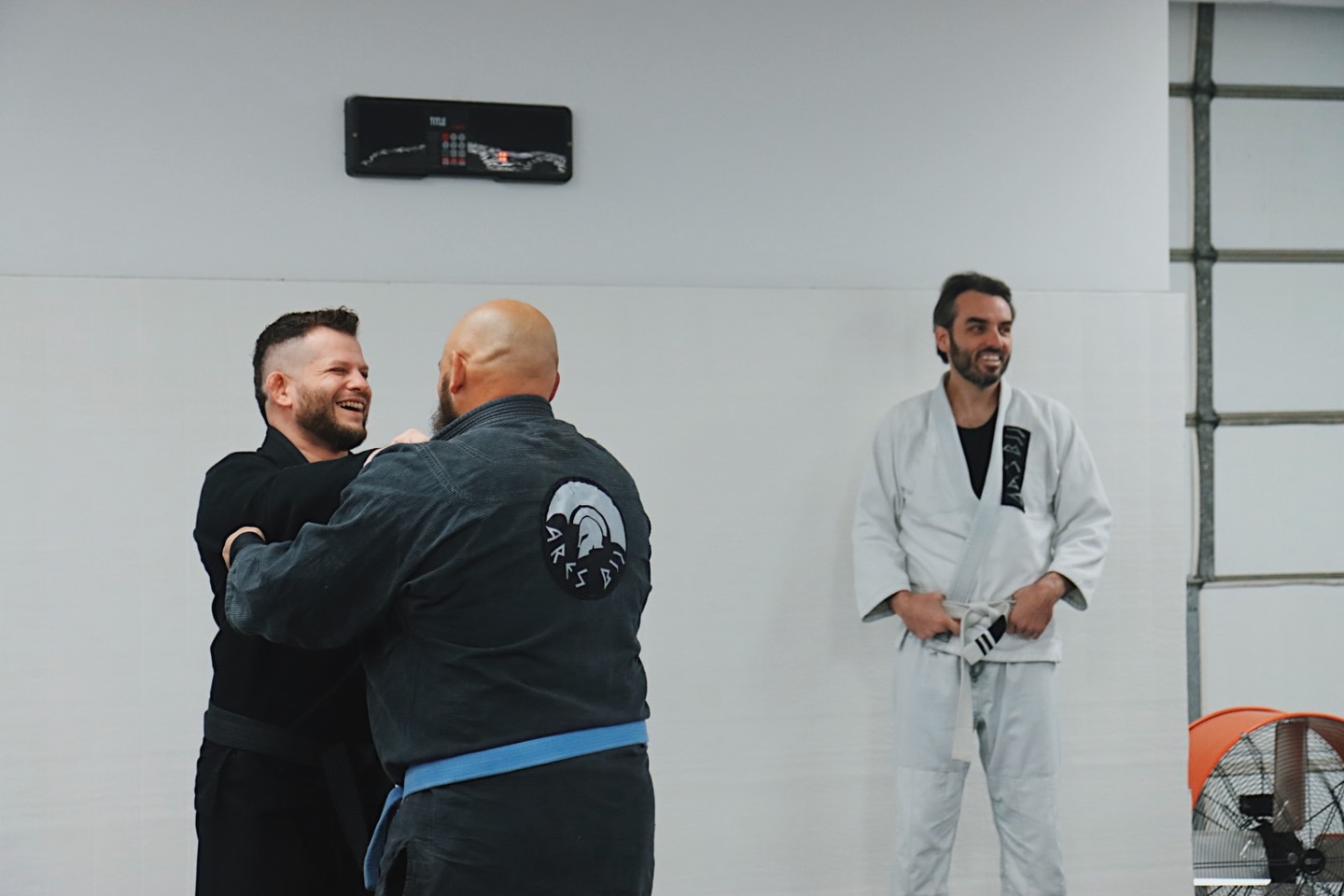 Training Jiu Jitsu is serious… but having fun while learning is the best part 😄
Every roll, every rep, every mistake = progress.
Trust the process, enjoy the journey. 🥋🔥