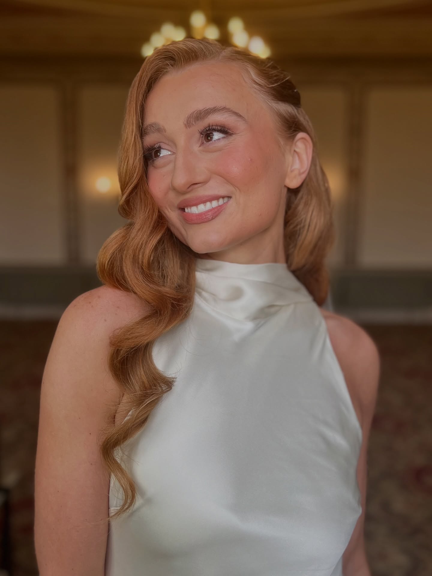 Luxury bridal makeup doesn’t erase skin.
It refines it.
This look was about balance, allowing natural skin to exist while enhancing structure, glow and softness in a way that feels modern and editorial.
I don’t believe bridal makeup should look flat, heavy or overworked.
I believe it should move with the face, photograph beautifully and still feel like you.
This is skin first makeup — intentional, elevated and timeless.
✨ Save if you love refined bridal beauty
✨ Enquire via the link in my bio
Photographer and creative lead: @kellyhiscoxphotography
Hair & Makeup by Me, Representing - @sabrinaduparcqhairmakeupagency
Venue: @coastland_events
Dress: @prettylavishbridal @prettylavishuk
Veil: @sashandveil
Model: @content_by_bridgette
Florist: @_studiopetal
Candle holders and vintage tub: @winterbornehireandstyling
Oysters: @dorsetoysters
Stationery: @white_orchid_print_and_design