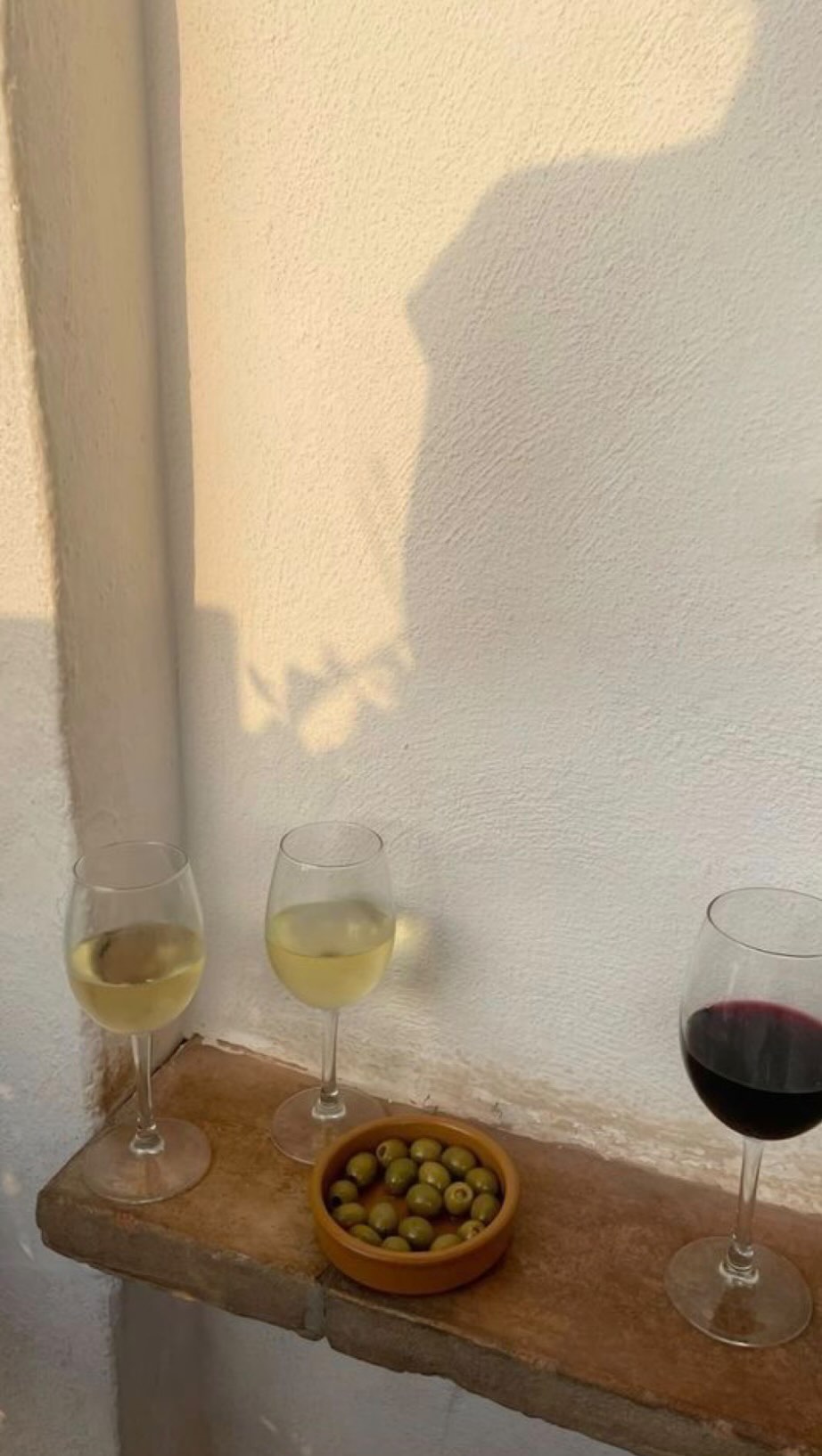 wow, what an afternoon.
The biggest, most heart felt thank you to everyone who took the time out of their day to help celebrate the opening of House of Sonder, it truly means the world.
A special thank you to all of those who helped make it as special as it was:
Tegan from @ohsotastysweetsgrazing for the incredible grazing boards.
Lily from the @thelil.details for some last minute printing.
Bree from @bodyformpilates for donating a free Pilates class as part of our giveaway, thank you.
Sarah and all of the gals from @bespokeglow_, giveaway prizes, goodie bag gifts and overwhelming support, love and guidance throughout this whole journey. Forever grateful.
Meg and Tom from @thegardenbarfrederickton for helping with set up and your incredible ongoing support.
The entire @oldcheesefactorycollective such an incredible opportunity to be a part of this energising hub. Cannot wait to see what’s to come 💫
A special thank you to Dad, countless hours of sanding, painting, building, painting again and putting up with my indecisive paint colour choices and grand ideas. Couldn’t have done it without you. Of course Mum for helping with set up and especially clean up (let’s be real, the worst part).
Thank you @_rfischer_ for all the hours renovating, pressure washing, angle grinding, curtain installing (holding the drill for dad 🤭) and looking after the kiddos so that I can be in the studio 🫶🏼
alright, alright, let’s get to the good bit. Online bookings are officially live tomorrow 📣
Let’s create something incredible 📸