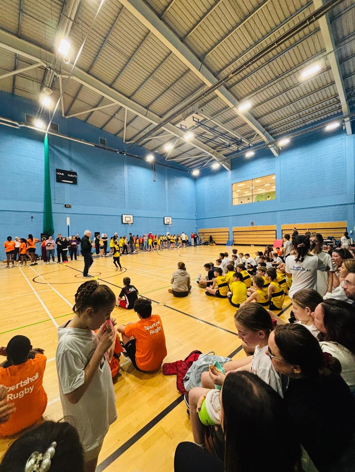 Young athletes from Warwickshire clubs got together in Rugby on Saturday 18th to take part in the Sportshall trials ( indoor athletics) to try and select athletes to represent Warwickshire at the national finals.
Well done to all who took part, it looked great fun!!
Many thanks to Gillian Moore who looked after the athletes on the day, as no LAA coaches could attend.
National Final - 22nd February
#trackandfieldlife #inspiretheyouth #running #laa #letsrace #leamingtonathleticsacademy #coaching