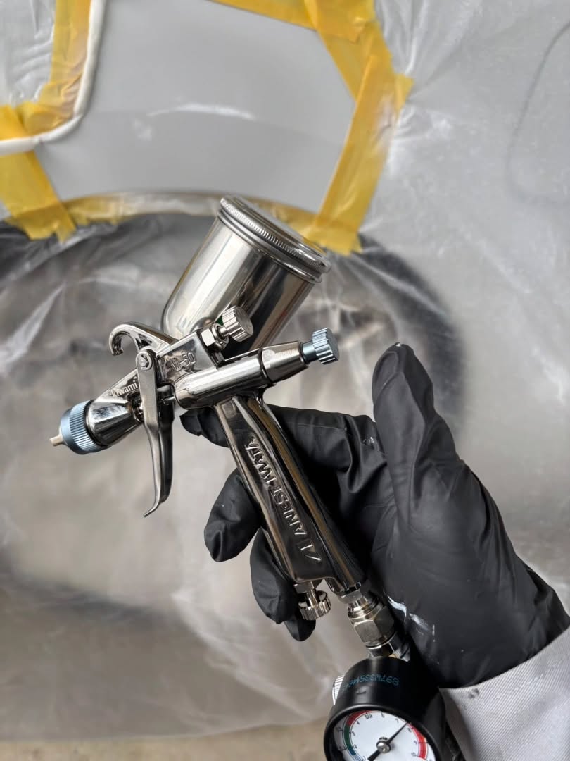 現場スタッフで話し合い、
追加で買ったミニガン。
口径1.3あってサフ塗りやすい。
■■■■■■■■■■■■
〒323-0155
栃木県小山市福良546-2
Car Body Repair
TAKANO
高野自動車工業
■■■■■■■■■■■■
#高野自動車工業
#自動車鈑金塗装専門店
#自動車特定整備事業認証工場
#先進安全自動車対応優良車体整備事業
#車体損傷確認責任者
#四輪アライメント
#フレーム修正
#エーミング
#キャリブレーション
#高度化車体修復
#小山市#結城市#筑西市
#技術職#やりがい#情熱
#塗装#スプレーガン