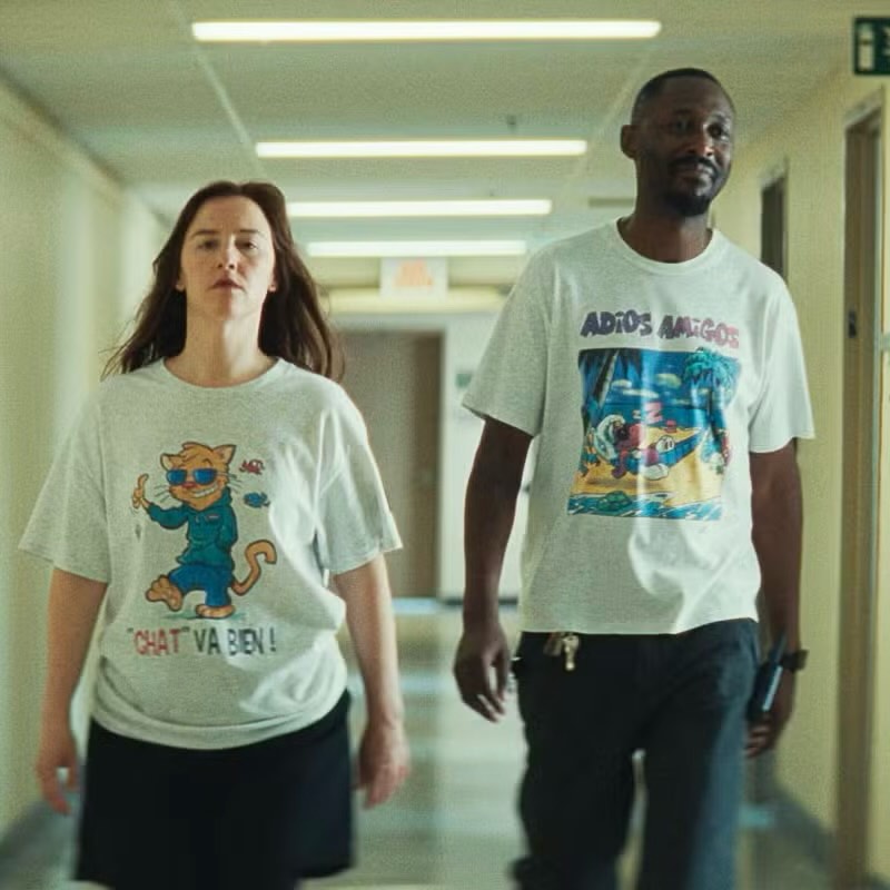 Lecture du script Empathie, saison 2 en cours… ⏳
Coup de cœur pour la saison 1, à laquelle nous avions déjà contribué en partageant notre regard sur la représentation des proches aidant·es en santé mentale. 💙
Dans le milieu culturel, nous croyons essentiel de pouvoir compter sur des expertises professionnelles afin de proposer des récits fidèles, sensibles et ancrés dans les réalités vécues.
La saison 2, attendue pour septembre 2026, marque le retour de cette belle collaboration. Ici, Elizabeth Pinault, cheffe clinique du volet urgence psychosociale, plonge avec attention dans le nouveau scénario. 📖
On est curieux·euses qu’aviez-vous pensé de la saison 1 ? 💡
#procheaidance #santementale #empathie