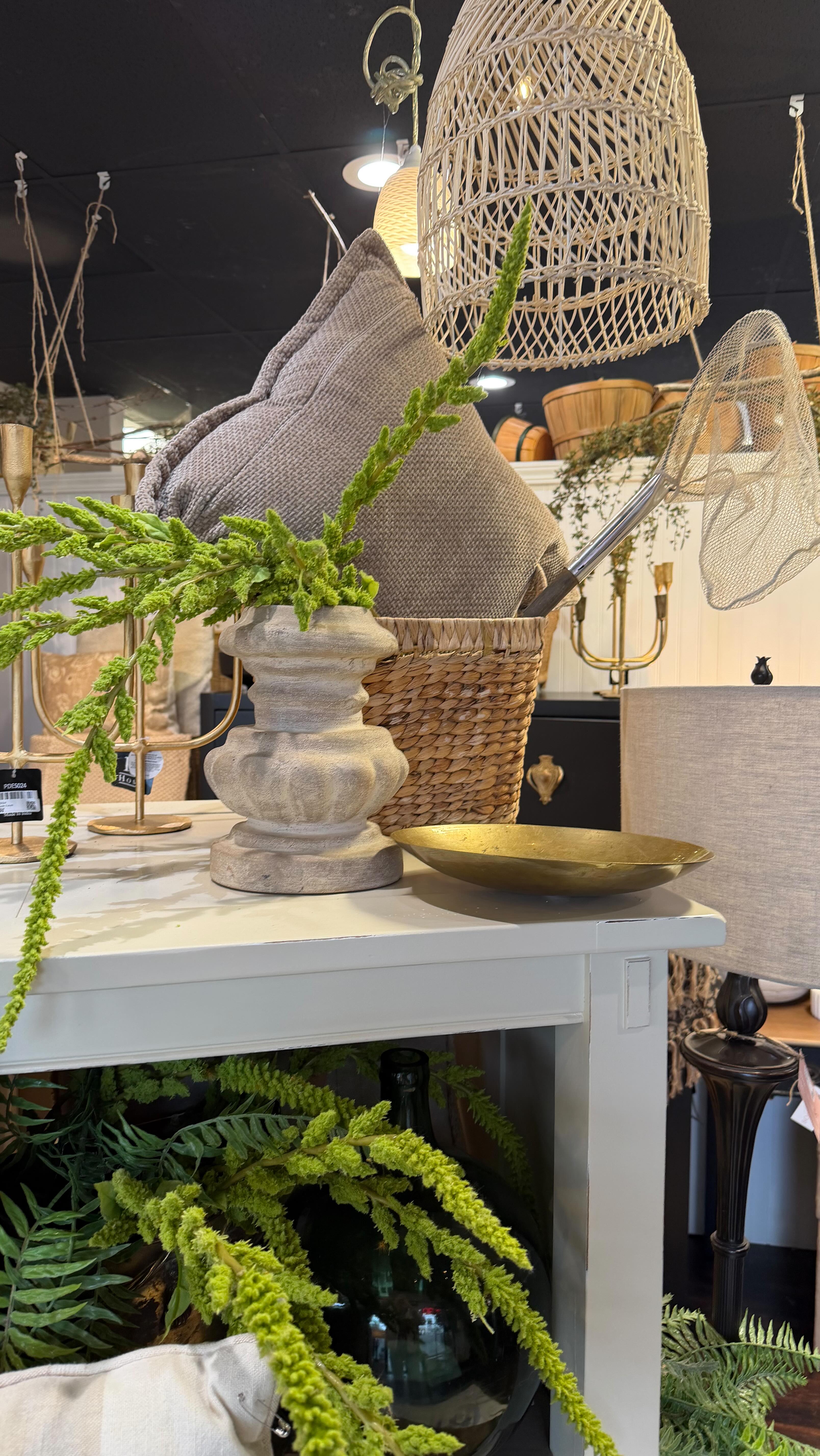 When your coworker starts inventing phrases and suddenly they’re part of the team vocabulary now 😅
We don’t question it. We just accept it.
#ShopLife #CoworkerEnergy #RetailReels #BohoShop #localbusiness