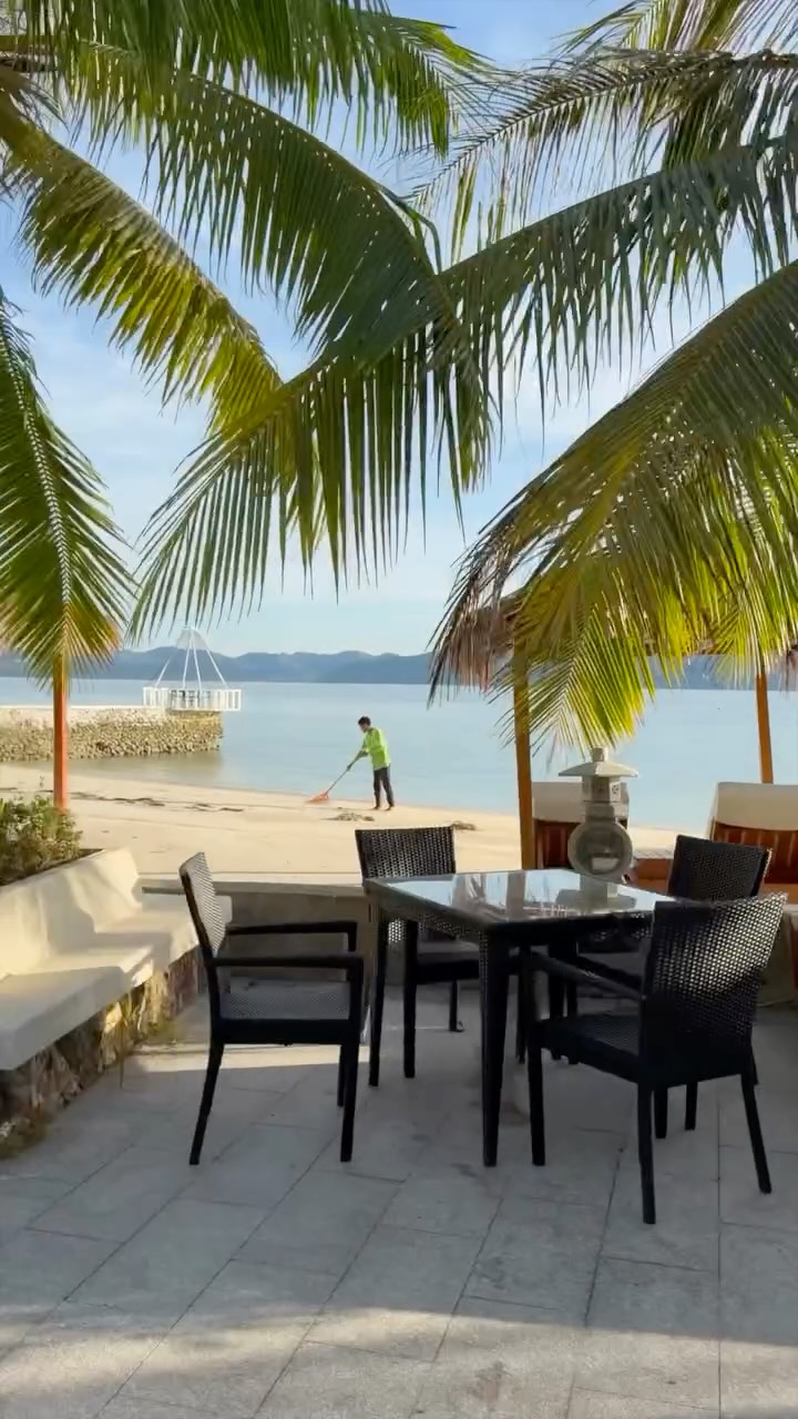 From Sea Gate to Salepan, every ride feels like a quiet reveal. ✨
Here’s a glimpse of the scenic buggy journey that gently leads you to SETIR’s most luxurious villa.
#DoseOfSunlight #SalepanVilla #SETIR