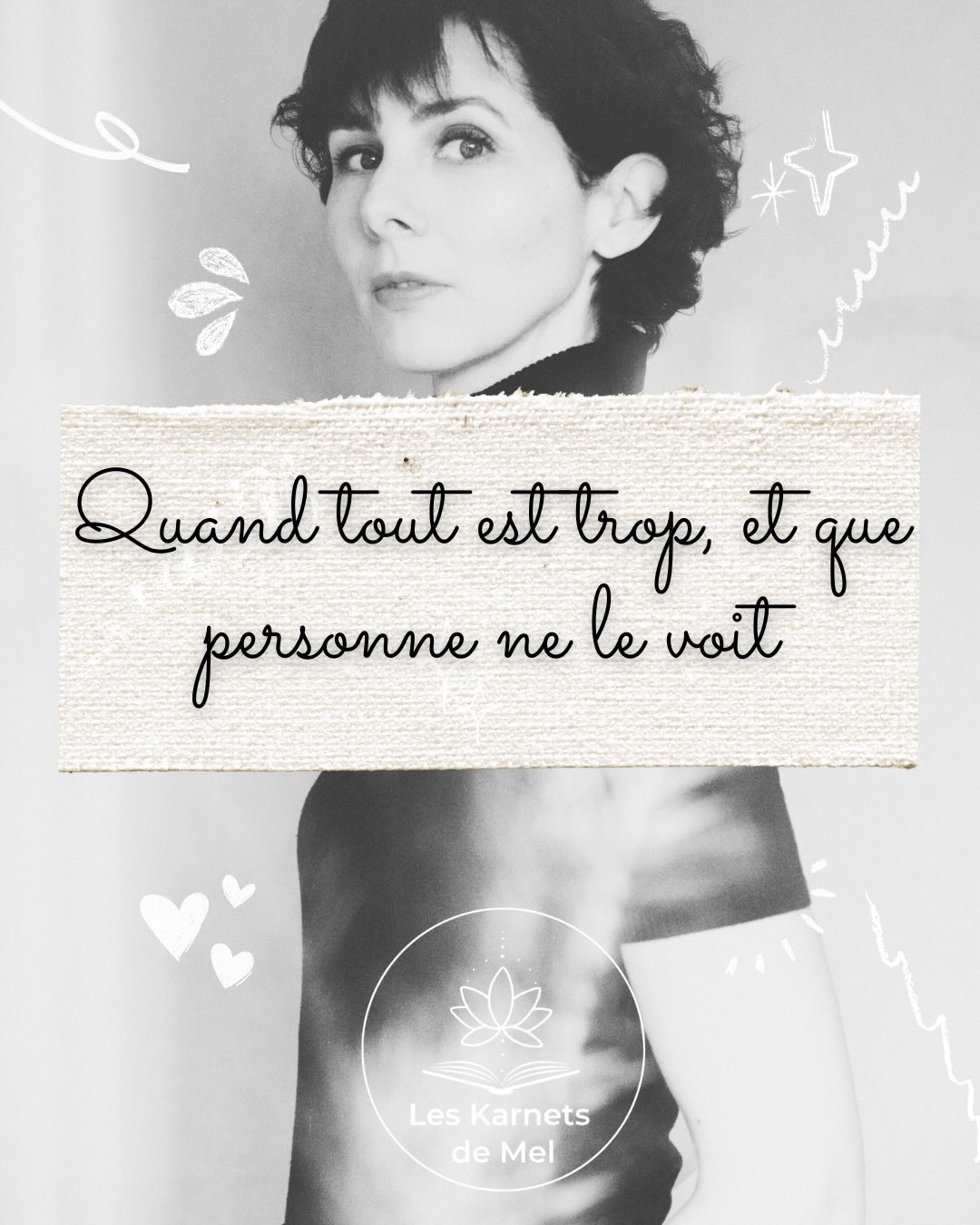 Ces derniers temps, j’ai traversé une surcharge émotionnelle.
Cette fatigue intérieure que connaissent si bien celles qui ont traversé — ou traversent encore — la maladie. Le burn-out. Le deuil.
Pendant les traitements. Pendant la tempête.
Après. Quand tout paraît plus loin, plus calme.
Quand “ça devrait aller mieux”.
On nous apprend à tenir. Rarement à déposer.
Les Karnets sont nés de là.
De ces moments où le corps, le cœur, la tête disent : trop.
Et où écrire, gribouiller, dessiner, respirer devient un acte de soin.
Si tu en as besoin aujourd’hui :
– écris une phrase qui commence par “Là, maintenant, j’ai besoin de…”
– pose une main sur ton ventre ou ton cœur
– respire lentement 3 fois
Rien à réparer. Juste être là. Juste déposer.
Garde ce post si tu en as besoin.
#leskarnetsdemel #aprescancer #reconfort