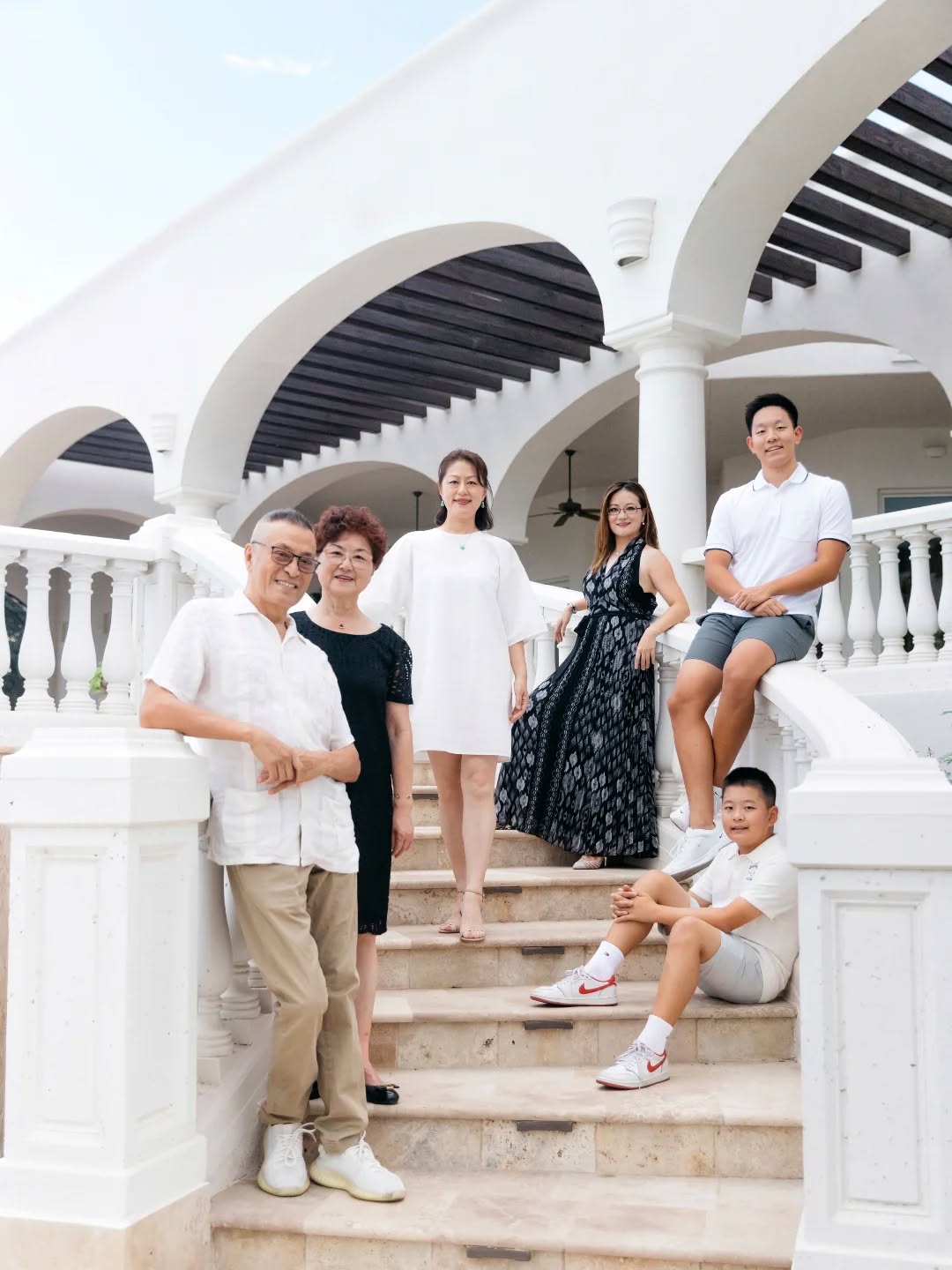 The secret to a good photo is just good company (and maybe this amazing patio!).
Thank you @belleyu8899 for opening your fairytale home to me. It was such a treat spending the evening with you and your wonderful family! I am excited to see you guys again soon!
Magazine cover for @ocotilloliving less