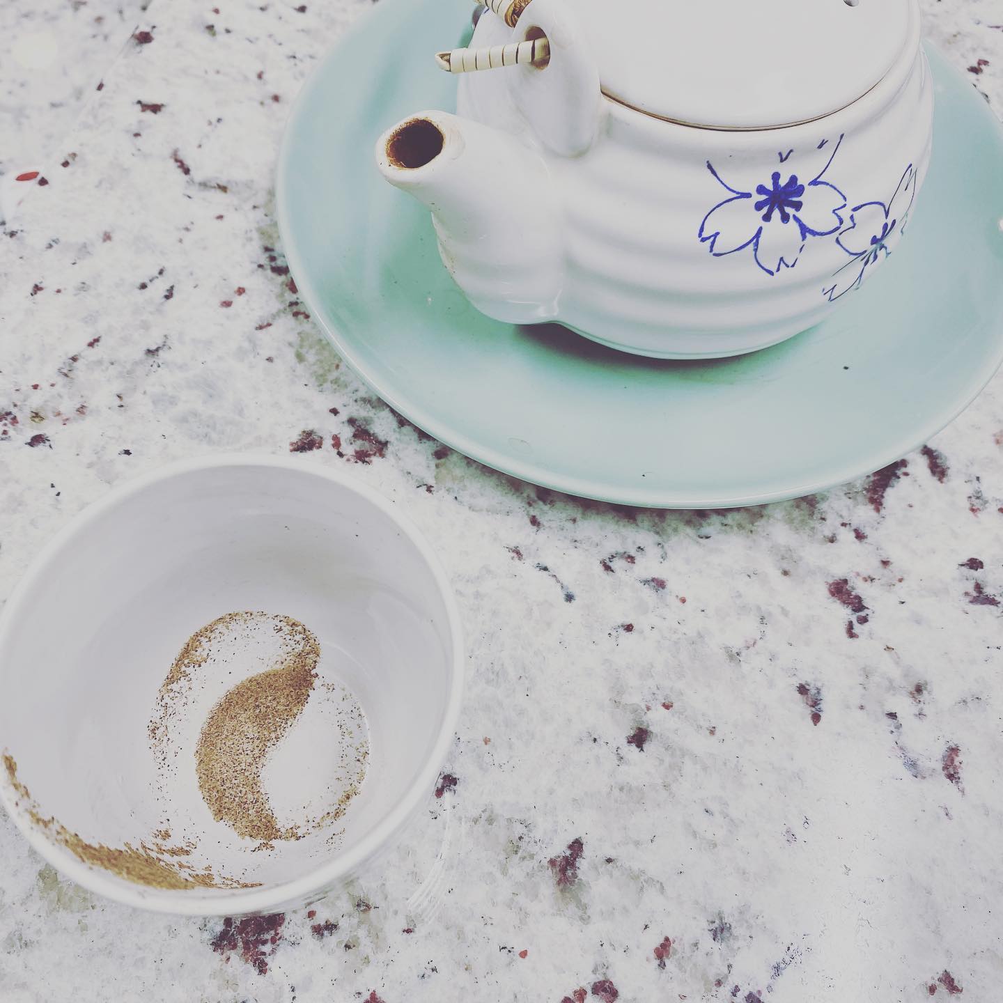 It’s always time for tea.
Today’s blend: Turkish Black tea steeped with powdered cardamom, Shan Zha (Chinese Hawthorn), and Huang Qi (Astragalus Root).
The addition of the herbs gives a different effect from the tea drunk alone. The effects are awakening in senses and opening for the heart to be in flow rather than resistance.
I noticed the swirl at the bottom of my cup and I recall only once before had I seen this shape naturally occurring in my cookware...a pot with burned food about 8 years ago.
It’s always time for tea.
#teatime #taiji #herbalmedicine #herbalism #chinesemedicine