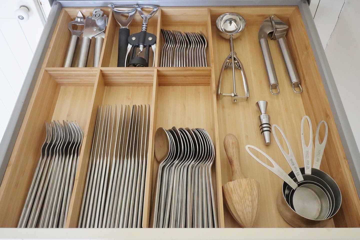 Cutlery drawers.
Organising your cutlery drawer probably isn’t at the top of your priority list! Kitchens can look beautiful from the outside but if you don’t give cupboards and drawers a consideration too, you’re missing out!
Kitchens are hardworking spaces and spending some time making sure that every drawer and cupboard is perfectly organised, makes a big difference to the feel and efficiency of your kitchen.
To see how I go about decluttering and organising a cutlery drawer, check out my story for tips and I’ll save it to my highlights too.
#wedeclutter #professionalorganiser #homeorganisation #organisation #kitchenorganisation #storagesolutions #housebeautiful #kitchendeclutter #homestyle #clutterfree #declutteryourlife