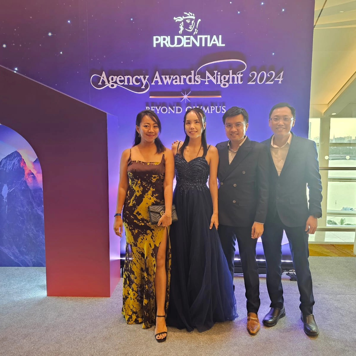 Celebrating success at the Prudential Agency Awards Night 2024! 🏆✨
Proud of my agency and our agents for their remarkable achievements in 2023. Excited for an inspiring 2024 for everyone in our team!
#PrudentialAwards
#AgencyExcellence
#CelebratingSuccess