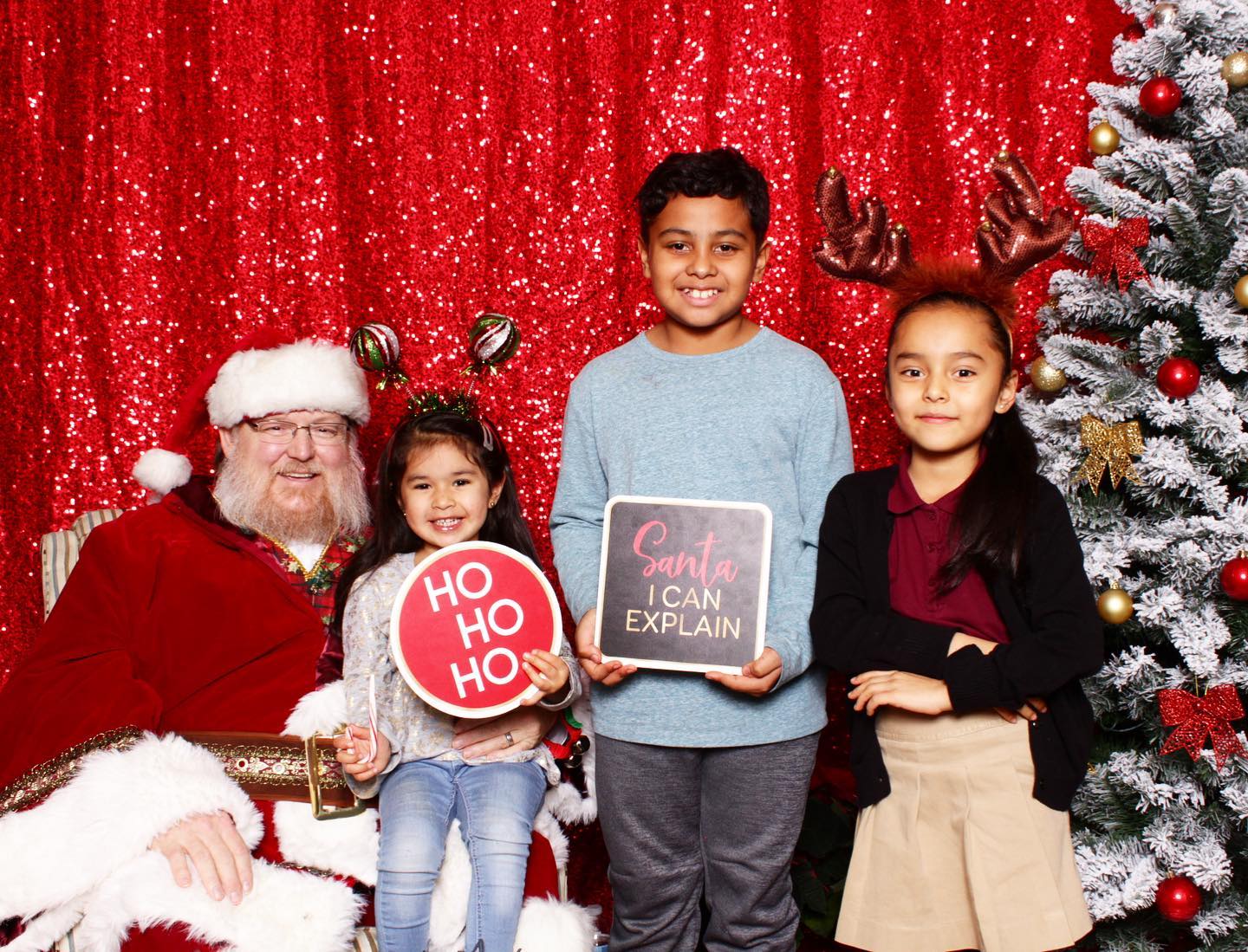 Holiday parties are still rolling in! Santa we’ve been good this year 🎅🏼