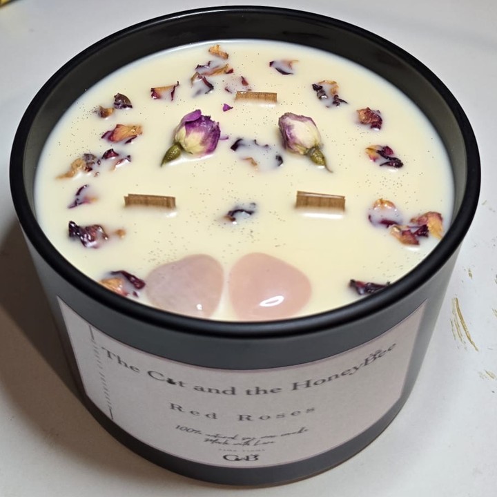 Transform your space and mindset with the power of crystals!
🌈 Our candles are designed not just to scent your surroundings, but to support your journey.
Experience the vibrant energy of carnelian and the magic of labradorite or the comfort of rose quartz.
Which crystal resonates with you most?
Drop a ❤️ for your favourite!
#MindfulMoments #CandleLove #HealingEnergy #CalmAndClarity #RoseQuartz #TheCatAndTheHoneyBee #ArchwayMarket