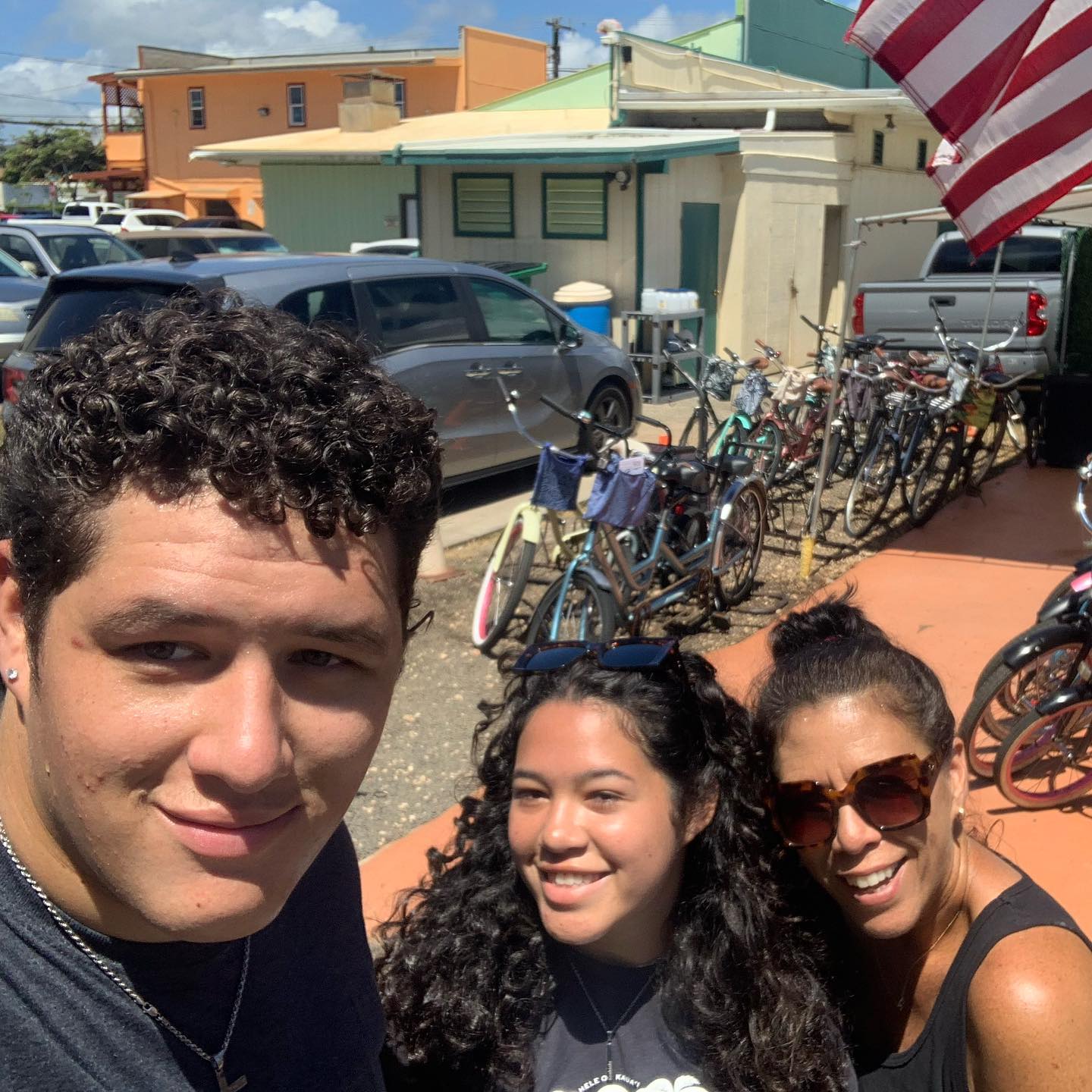 Family day @heleonkauai #heleonkauai #oldkapaatown #bikelife