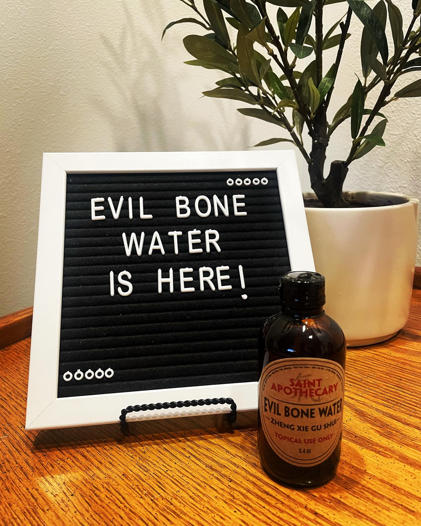 Evil Bone Water is a Chinese herbal liniment used to ease muscle aches, joint pain, stiffness, and inflammation. At Moment Wellness Acupuncture, we love this topical remedy for arthritis discomfort, sore muscles, old injuries, bruising, and overuse pain—without pills or injections.
Applied directly to the skin, Evil Bone Water helps increase circulation, reduce swelling, and relieve pain fast, making it a great complement to acupuncture and holistic pain relief.
📍Available for purchase at Moment Wellness Acupuncture in Conifer, Colorado
🌿 Natural support for bones, joints, and muscles
#EvilBoneWater #ChineseHerbalMedicine #AcupunctureConiferCO #AcupunctureEvergreenCO #MomentWellnessAcupuncture #NaturalPainRelief #JointPainRelief #MuscleRecovery #HolisticHealth #TCM