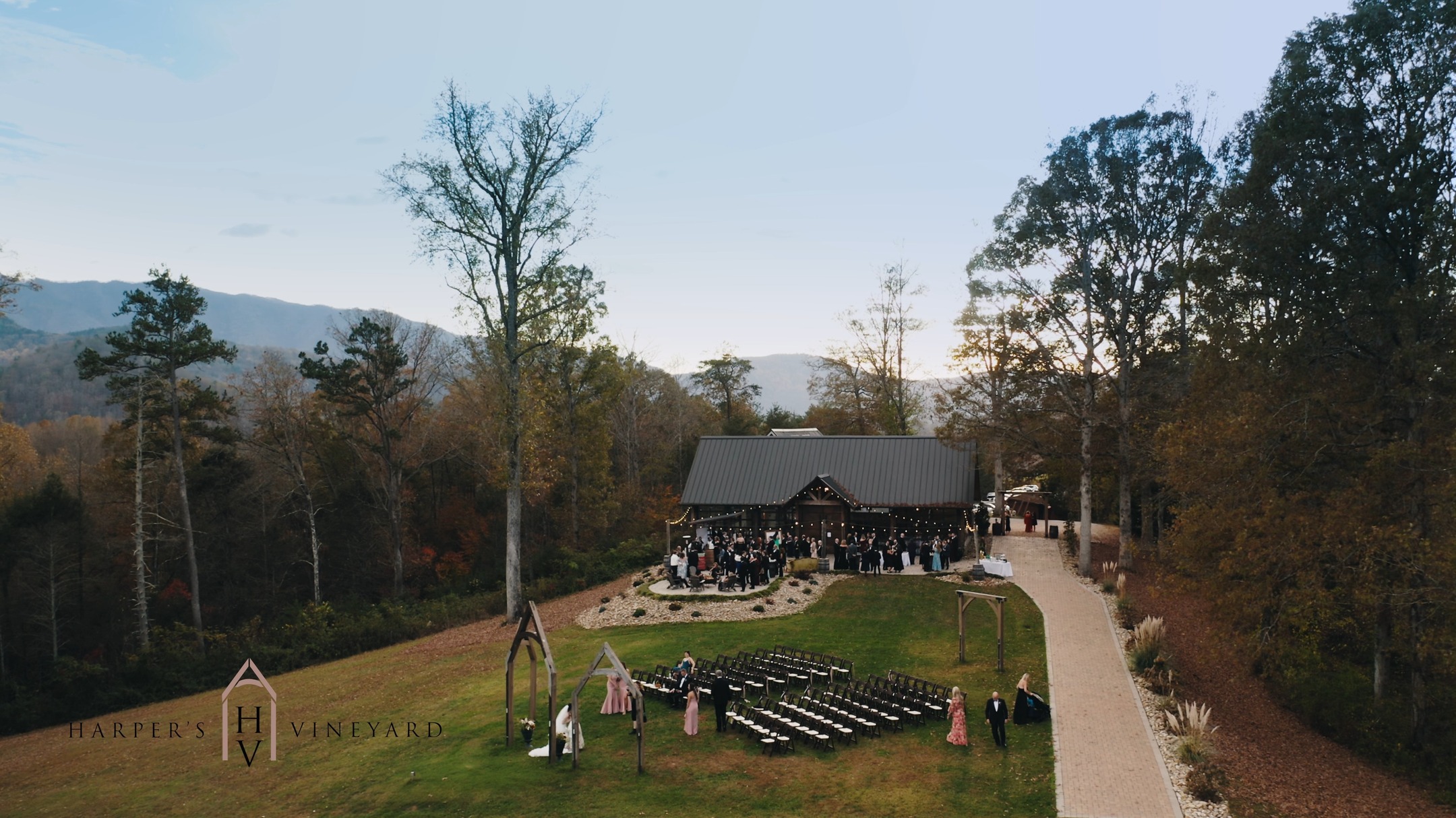 ✨Your love story deserves a breathtaking setting✨Harper’s Vineyard - one of the premier wedding destinations in the southeast. Amazing🤍Breathtaking🤍Unforgettable. Now booking 2027! 🥂
#mountainweddingvenue #vineyardwedding #easttnweddingvenue #townsendtn #outdoorweddingvenue