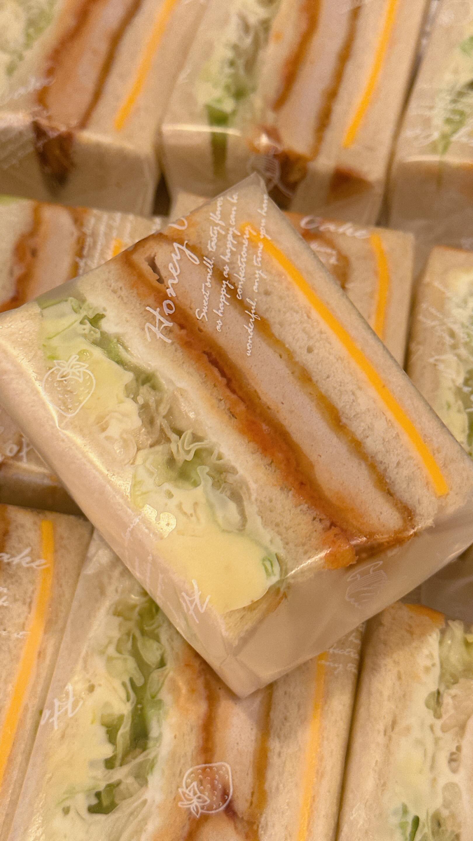 Have a look at what we get up to everyday! Today we’re packing the chicken katsu sandos! These are made with our famous shokupan bread and our house made secret sauce 🤫 Come and give it a try when you’re in Seattle!
📍 13200 Aurora Ave N Seattle WA 98133
📱 (206)617-7688
💻 kikibakery.com
#seattle #sando #pov
