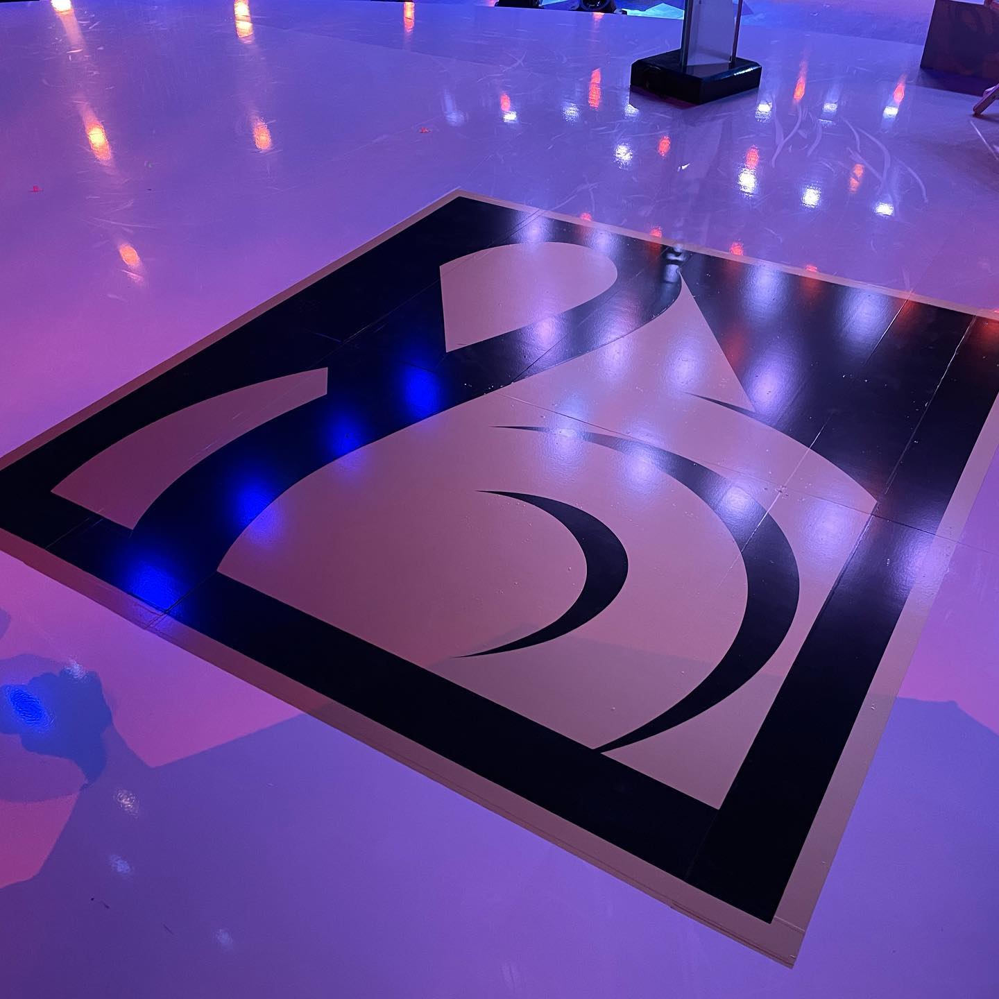 Premios Lo Nuestro 2021
#maluma stage center piece, last minute requested... .
@premiolonuestro @univision @gtorresmiami
