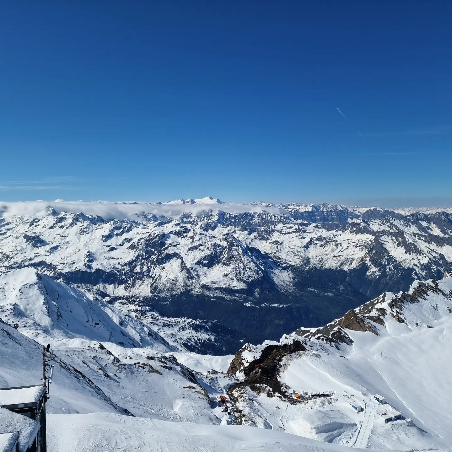 #johnnysjourneys #tourguidelife #kitzsteinhorn #titantravel