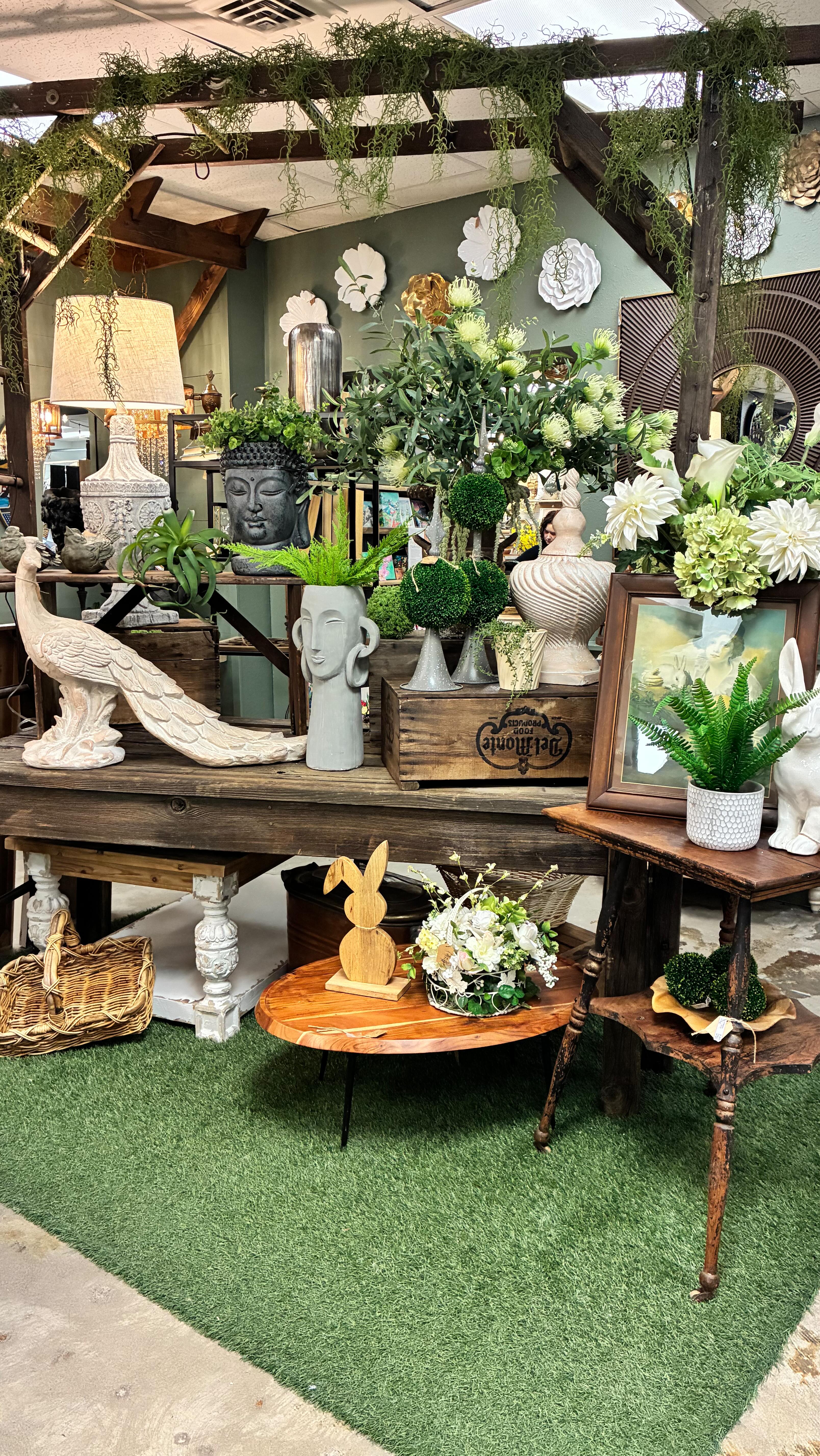 When you ask someone who works in retail what they do during the slow months.. we’re doing our best, okay?! If you’re practicing No-Spend January, please make an exception for The Bohemian😝
#shoplocal #shopsmall #shopspokane