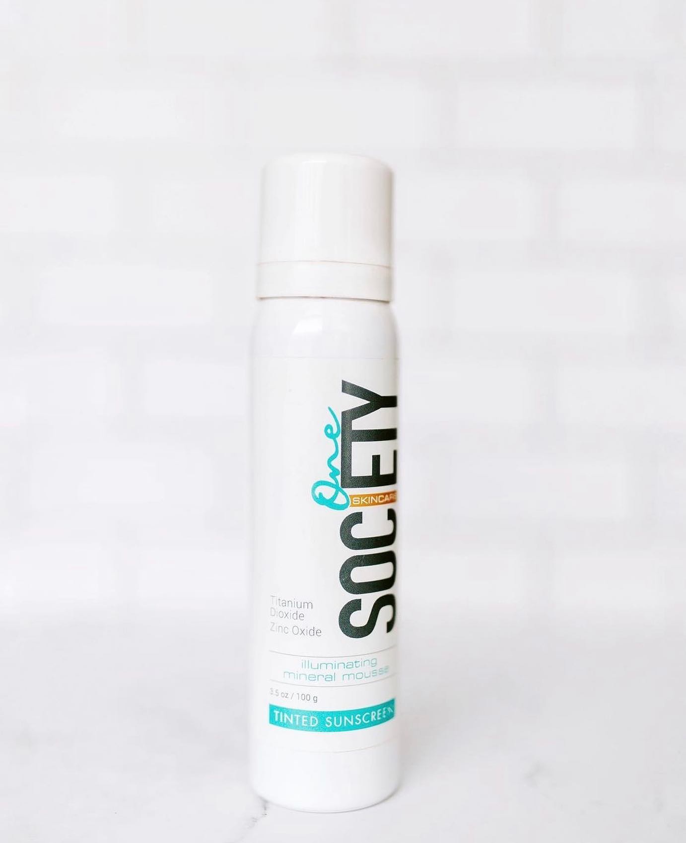 Protect your skin from the sun 🌤
Our Illuminating Mineral Mousse is incredible and ideal for light to medium skin tones. Since it’s tinted, it effortlessly blends into your skin! ✨
It’s great for any and everyone,
SPF 30 🤍