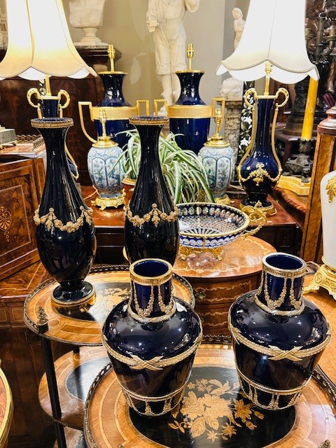 Blue Monday.... 😍
.
.
.
#judyfoxantiques
#antiques
#londonantiquedealer
#antiquedealersofinstagram
#antiquesforsale
#antiqueshopping
#interiors
#interiordesign
#interiorstyling
#nottinghill
#portobelloroadantiques
#portobelloroadmarket
#frenchantiquesforsale
#antiquelightingforsale
#victorianantiques
#edwardianantiques
#antiquelighting