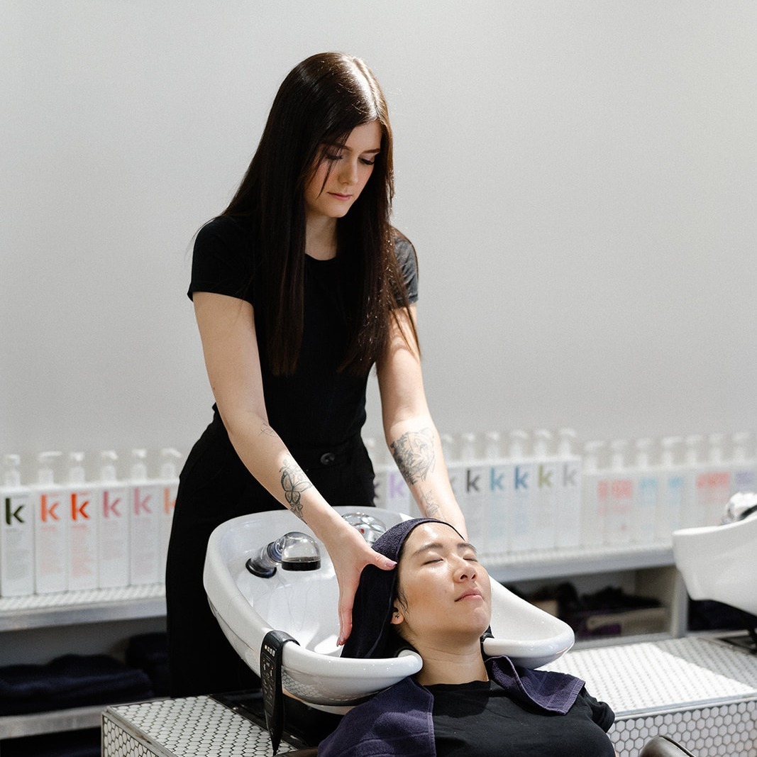 Treat yourself to a day of pure bliss at Koh Salon ✨
Our stylists will give you the healthiest hair of your dreams.
#KohSalon #StKildaSalon #StKildaHair #MelbourneSalon #KevinMurphy #ElevenAustralia #K18Hair #HealthyHairTreatment