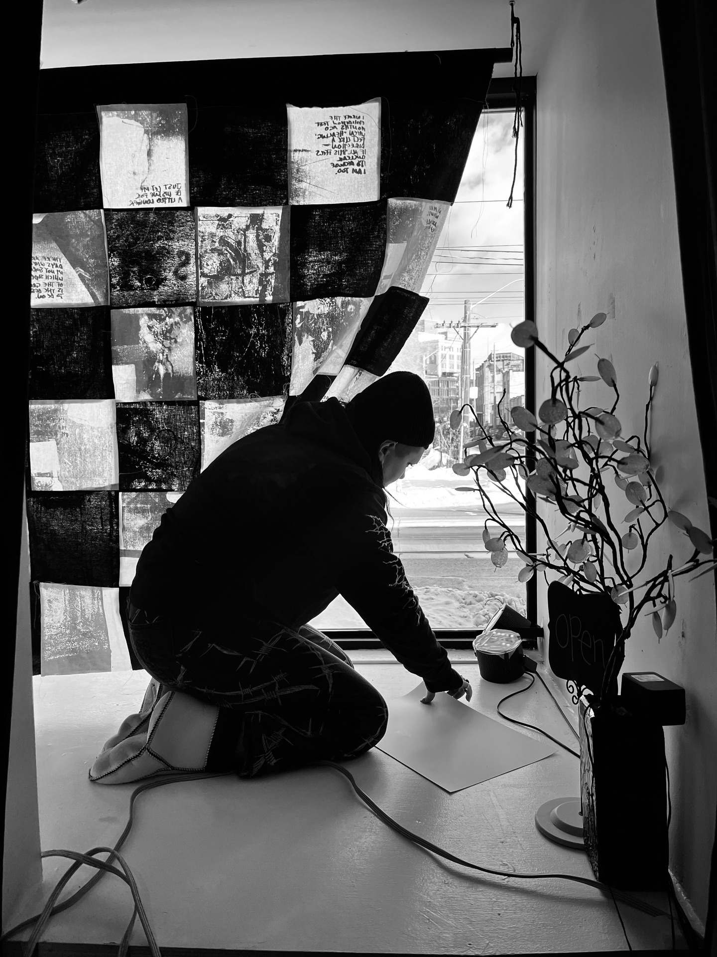 Behind the scenes on install day with @oliviamaesinclair at Someone Editions. The window installation is free to view from Jan 23 – Feb 1—join us for the reception on Jan 29, 7–10pm @someoneeditions!
#DesignTO #DesignTO2026 #screenprinting #textileart #torontotextiles