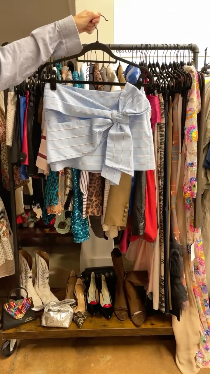 Now on the floor.
@divalomas at rack 19. 🖤
Casual, cool and statement pieces.