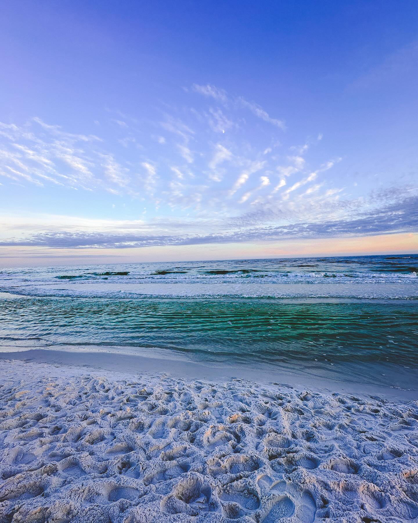 Early mornings at the beach, which rarely happen because sunrise is at 0545 and that is when I’m making my 1st cup of coffee and reading verse of the day. Not every morning but most. Anyway please enjoy the beauty of a random morning.
#simplethingsinlife #beautyintheeveryday #slowandsimpledays #beachesofinstagram