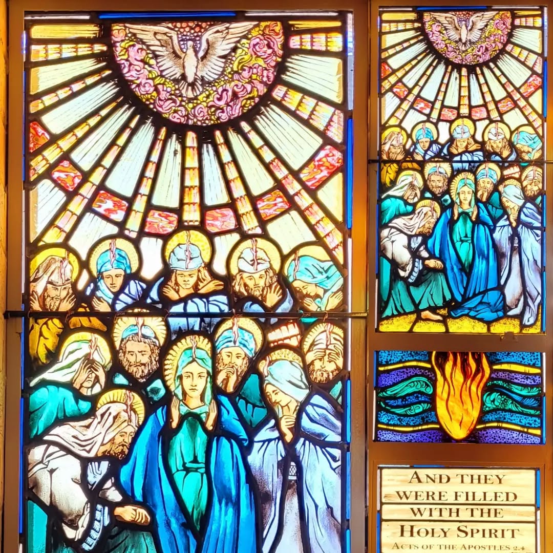 To the glory of God we give thanks for another new stained glass window! Beautiful work by @bisschops_glass capturing the #Pentecost theme. We bless this window on Sunday praying that like the first Pentecost we may be ignited with holy fire, strengthened with the gift of faith and revived with the breath of love through Jesus Christ our Lord
#anglicanparishofcanning #saintmichaelallangels #stainedglasswindow #churchwindow #acts2v4 #pentecostwindow #anglicandioceseofperth