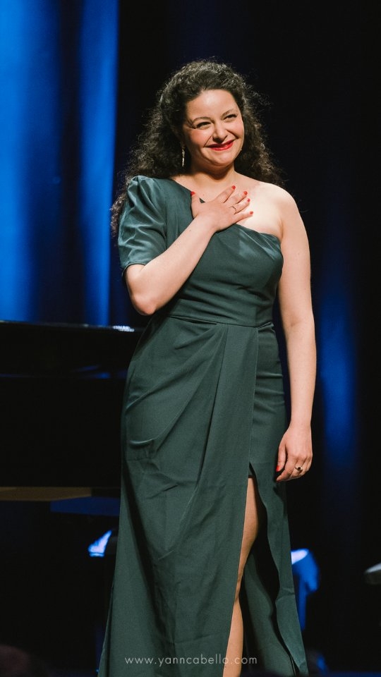 Is Haydn not SUCH a vibe?
Keeping us coloraturas fit vocally for sure 💪🏻
Hoping the new year brings more fun performances like this one ✨
Happy 2026 everyone!
Thanks @clermontauvergneopera
🎹 Martin Surot
#operasinger #classicalmusic #livemusic #musiciansofinstagram #onstage