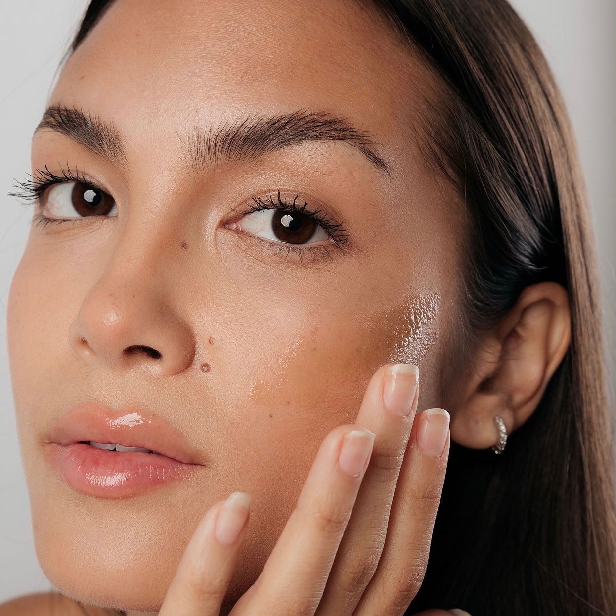 HIGH OF FLOURISHING SKIN • our new Daily Greens CBD + HA Hydrating Glow Serum is the ultimate product for your skincare routine
with instant hydration, it leaves your skin with that glazed donut look • with continued use, it helps with acne scars, hyperpigmentation, and any dry skin conditions
purchase now on our website • link in bio #skincare #glazeddonut #haileybieber #skincareessentials #skincaretips #skinfade