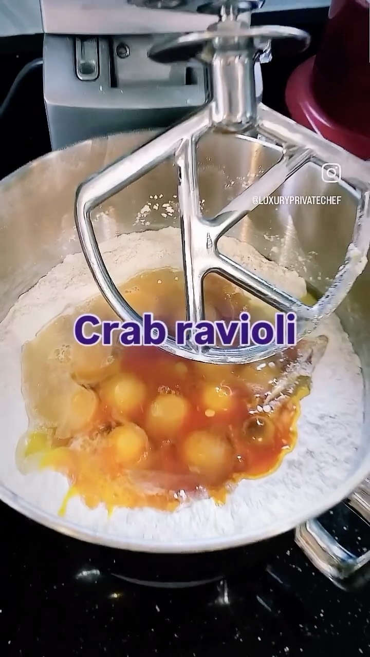 🦀 Crab ravioli in 15 seconds 🕰️
@luxuryprivatechef
#luxuryprivatechef #food #pasta #crab #ravioli