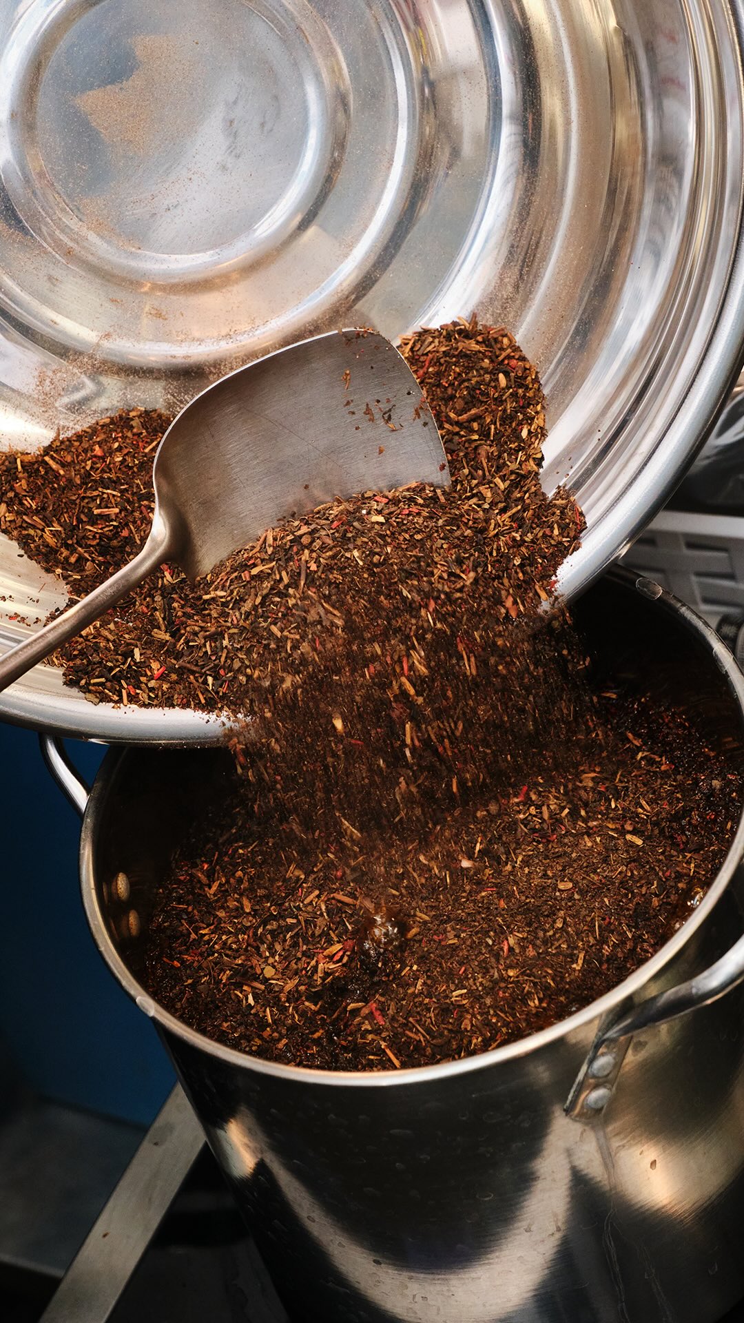Our Thai Tea is made with loose-leaf tea that we brew ourselves! That slow brewing time brings out the rich, authentic flavor that you can’t get with powder 🧋🧡
#no1bobatea #vegasboba #austintxlocal #thaitea #brewingtea
