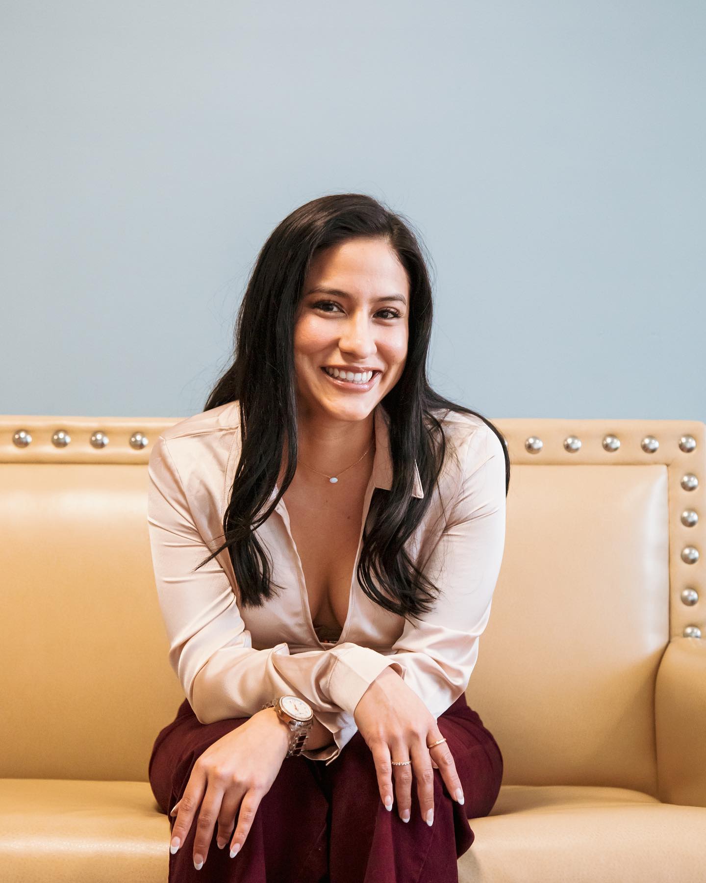 Holitasss👋🏽
I’m Adriana Velasquez and I want to help you with your small business. Over the last couple of years, I’ve been helping friends and family grow their ideas.
During the pandemic, I finally decided to launch my brand GROWTH🌱. I obtained my B.S. in Marketing from Virginia Commonwealth University. Then received my Digital Marketing Certificate from Cornell University.
I’ve been in the marketing field for 6 years in various industries, allowing me to gain a lot of different knowledge. Currently, I’m working at an immigration law firm as a legal marketer.
Often times I come across great small businesses that do not have an online presence. But that’s where I come in. With my keen eye for social media and design I can help your business grow and succeed. My range of work is broad, and services vary. I’m bilingual and this allows me to help spanish-speaking clients as well.
DM me to book your free consultation. Also, don’t forget to click the link in bio to see more of my work.
📸: @conradstudios._
#growthmindset #digitalmarketingrva #rvamarketing #rvamarketingagency #vcu #vcualumna #cornelluniversity #socialmediarva #sehablaespañol #immigrant #immigrationreform #northernva #marketingstrategies #growthdesigns #bilingual #latinaownedbusiness