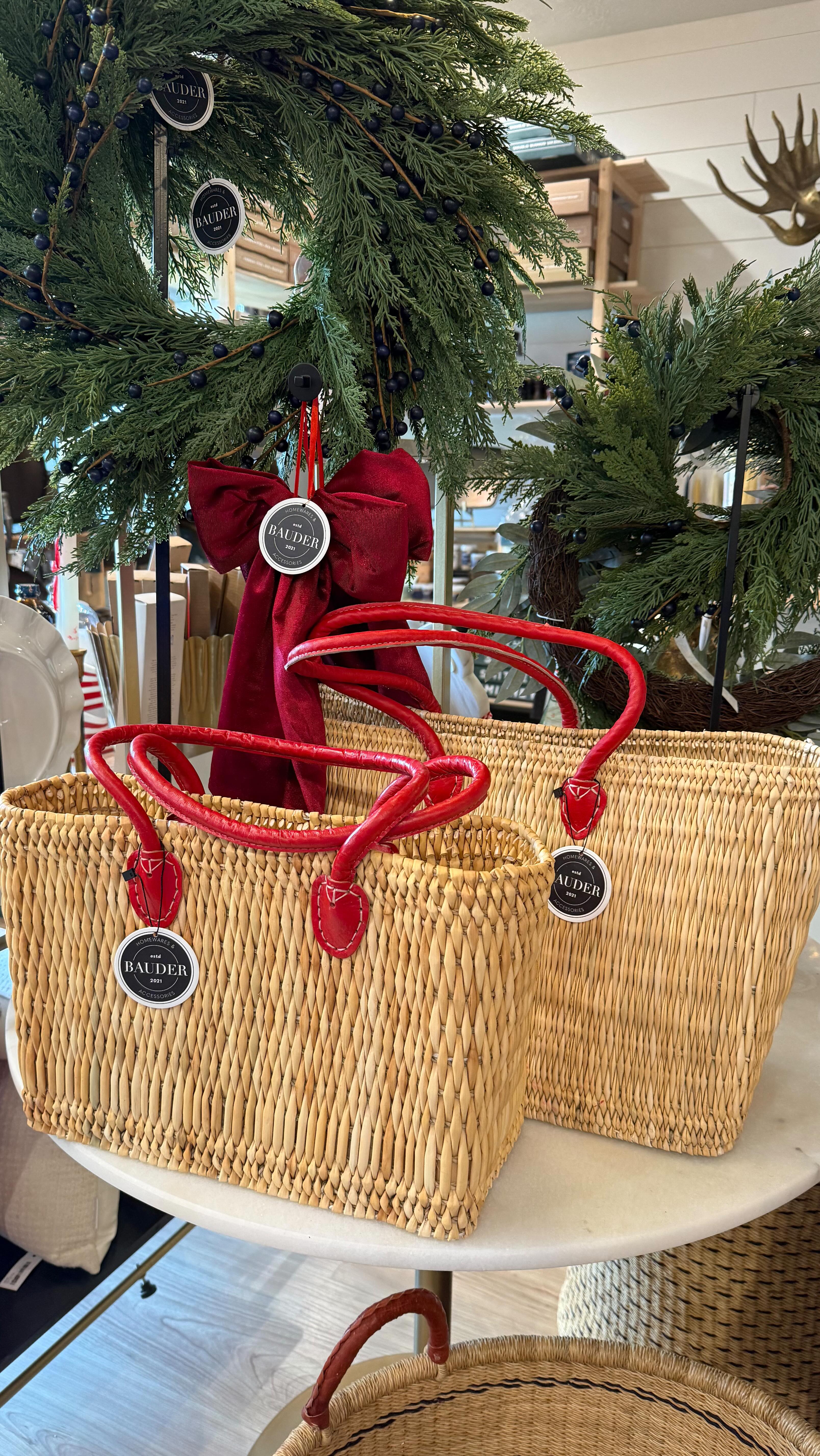 💘 Love is in the air 💘
From sweet surprises to heartfelt gifts, we’ve got your Valentine covered.
Stop in and shop local with us!
🕒 Mon–Fri | 10–5
🕒 Sat | 10–2