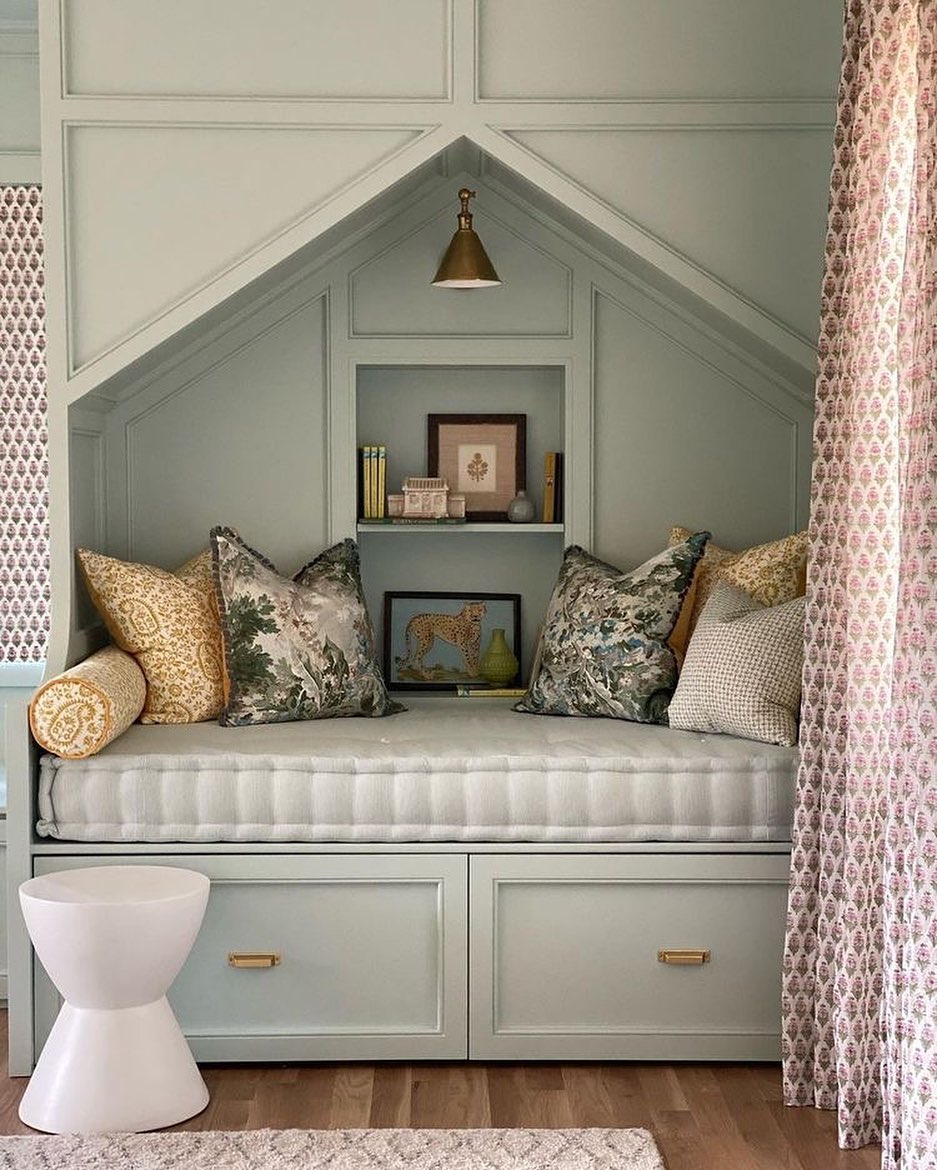 Who wouldnโt love to get cosy with a book in this space? ๐
Sometimes in homes we have those awkward small spaces we arenโt sure what to do with. Well why not create something out of them, like a reading nook?
Making something from these smaller spaces can really bring that designer element to your home and give those spaces a purpose rather than sitting empty.
If you have a small space you would like our help with, comment below or visit our website and fill out our contact form ๐๐ผ
https://www.design-in-motion.co.uk